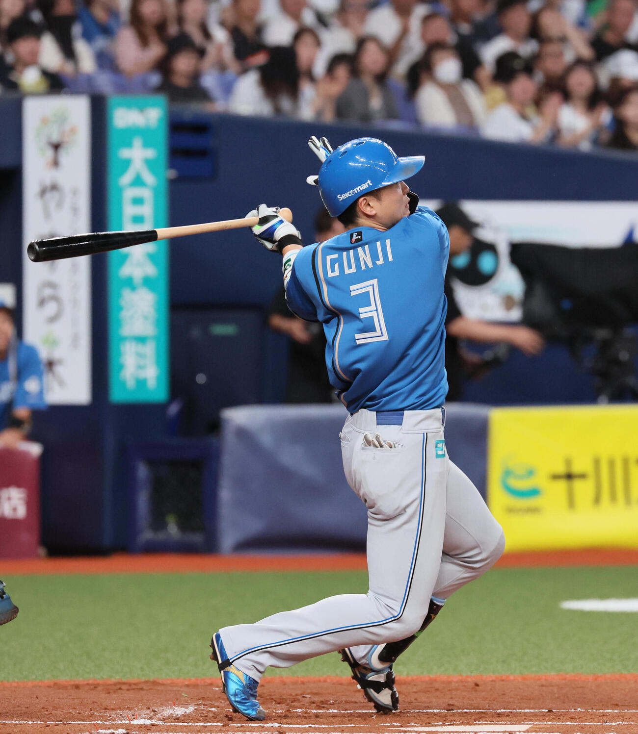 オリックス対日本ハム　2回表日本ハム無死、郡司裕也は二塁打を放つ（撮影・宮崎幸一）