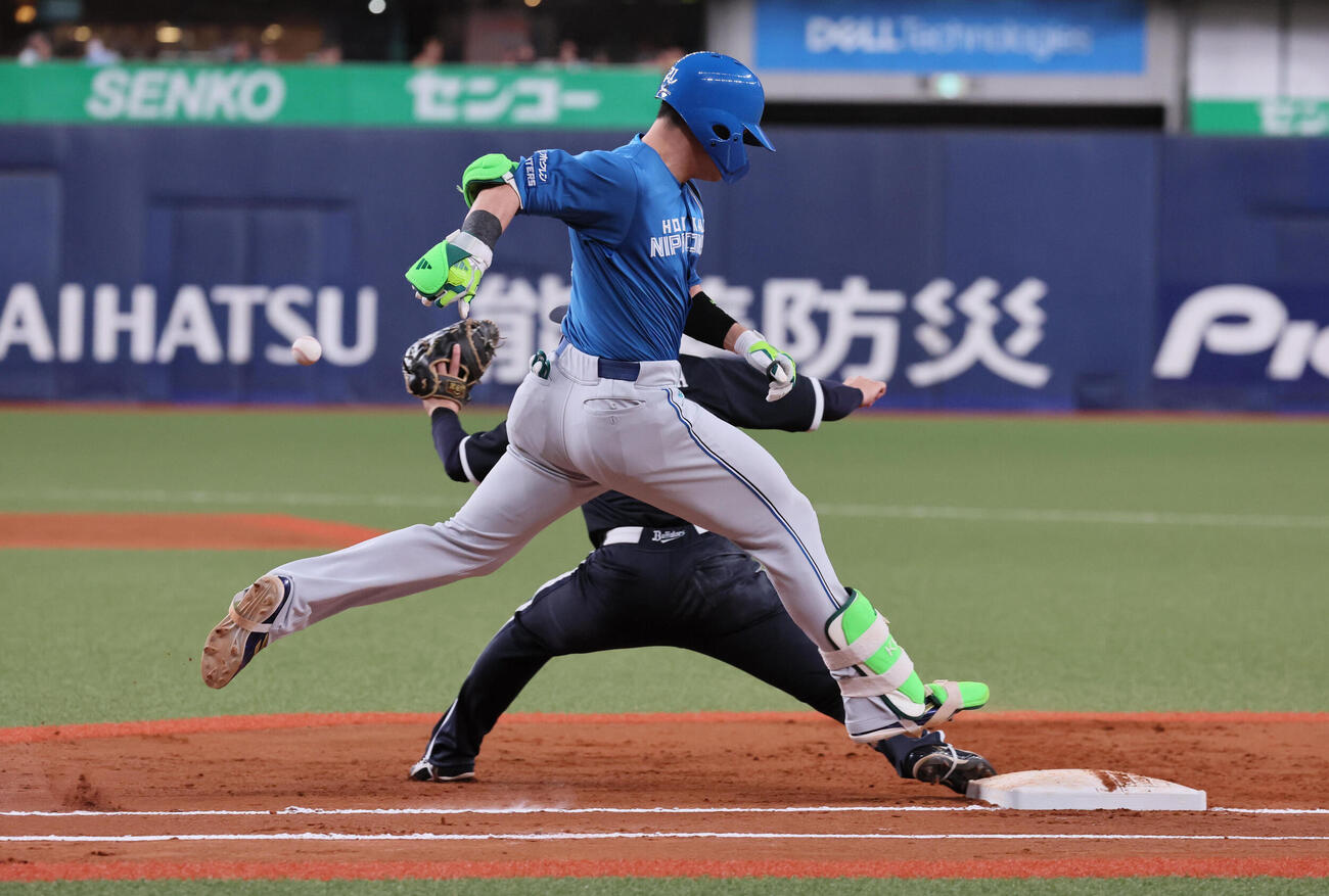 オリックス対日本ハム　6回表日本ハム2死三塁、清宮幸太郎は遊撃に打球を放ち、一時はセーフで6点目も、リクエストで覆る（撮影・宮崎幸一）