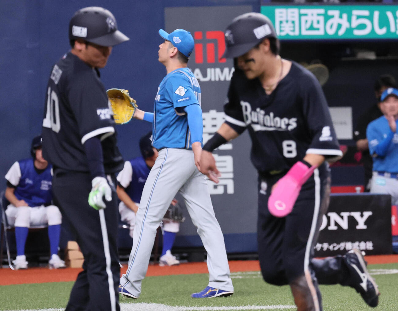 オリックス対日本ハム　6回裏オリックス無死一、三塁、加藤貴之は宗佑磨の犠飛で失点する（撮影・宮崎幸一）