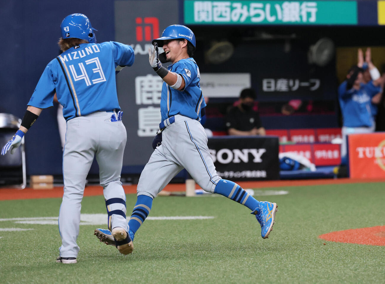 オリックス対日本ハム　5回表日本ハム1死二、三塁、上川畑大悟は清宮幸太郎の先制犠飛で生還する（撮影・宮崎幸一）