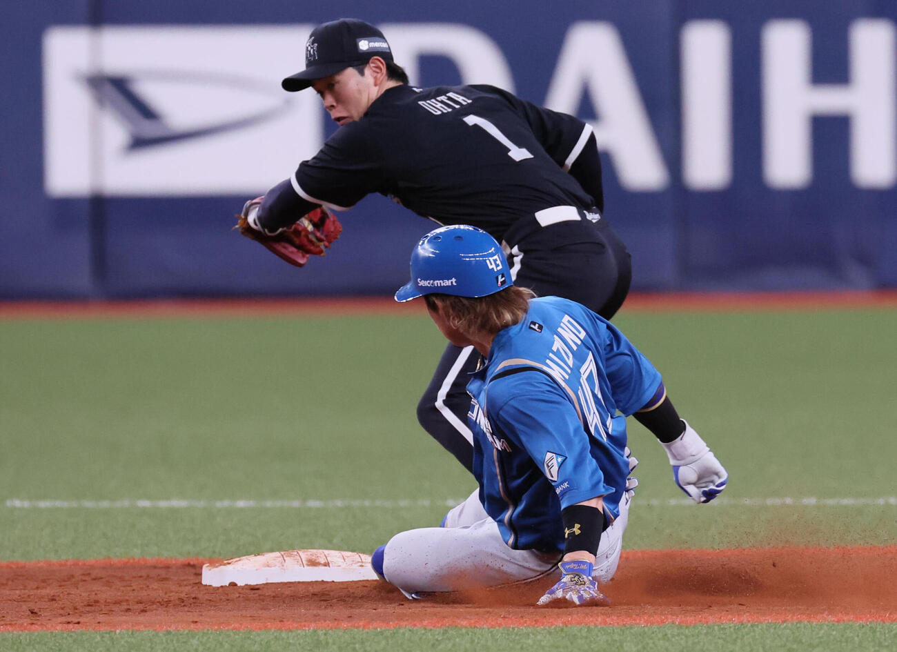 オリックス対日本ハム　5回表日本ハム2死二塁、水野達稀は適時二塁打を放つ（撮影・宮崎幸一）