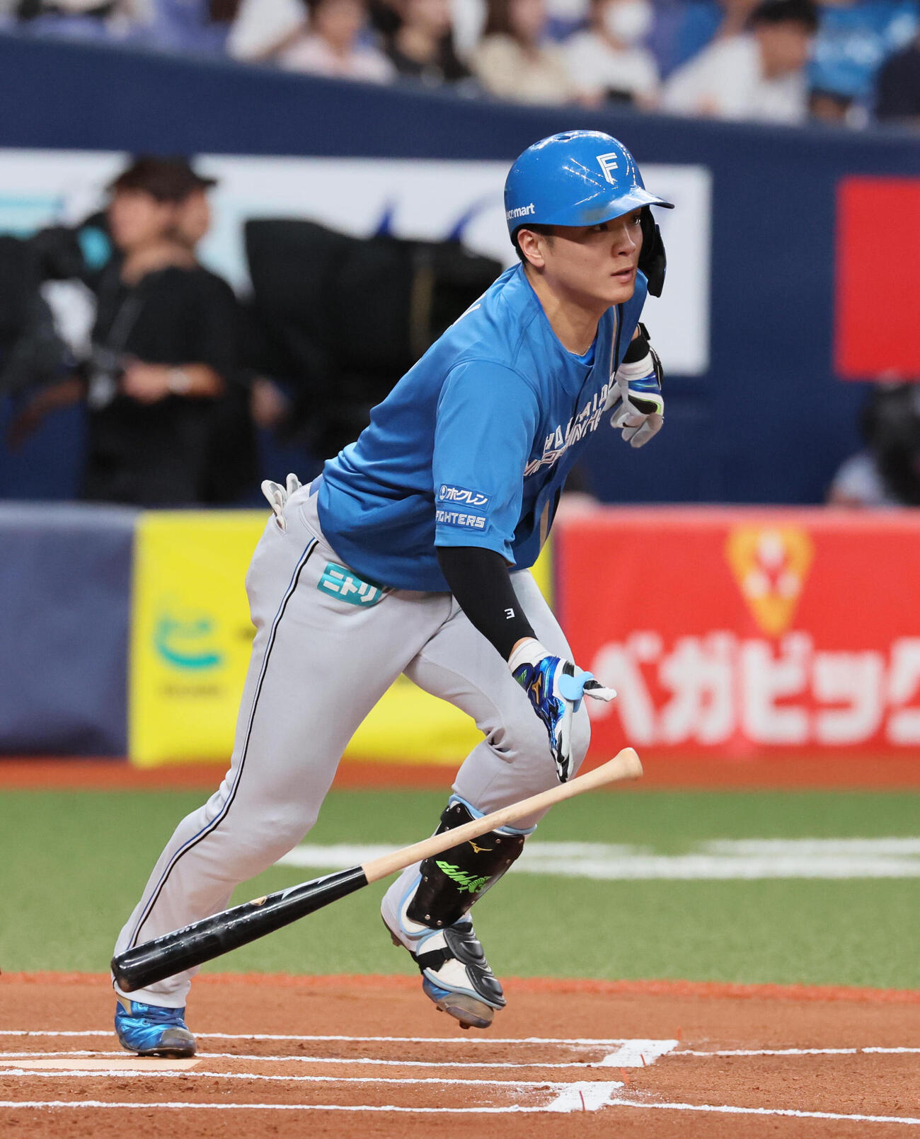 オリックス対日本ハム　6回表日本ハム無死、郡司裕也は3本目の安打を右前に放つ（撮影・宮崎幸一）