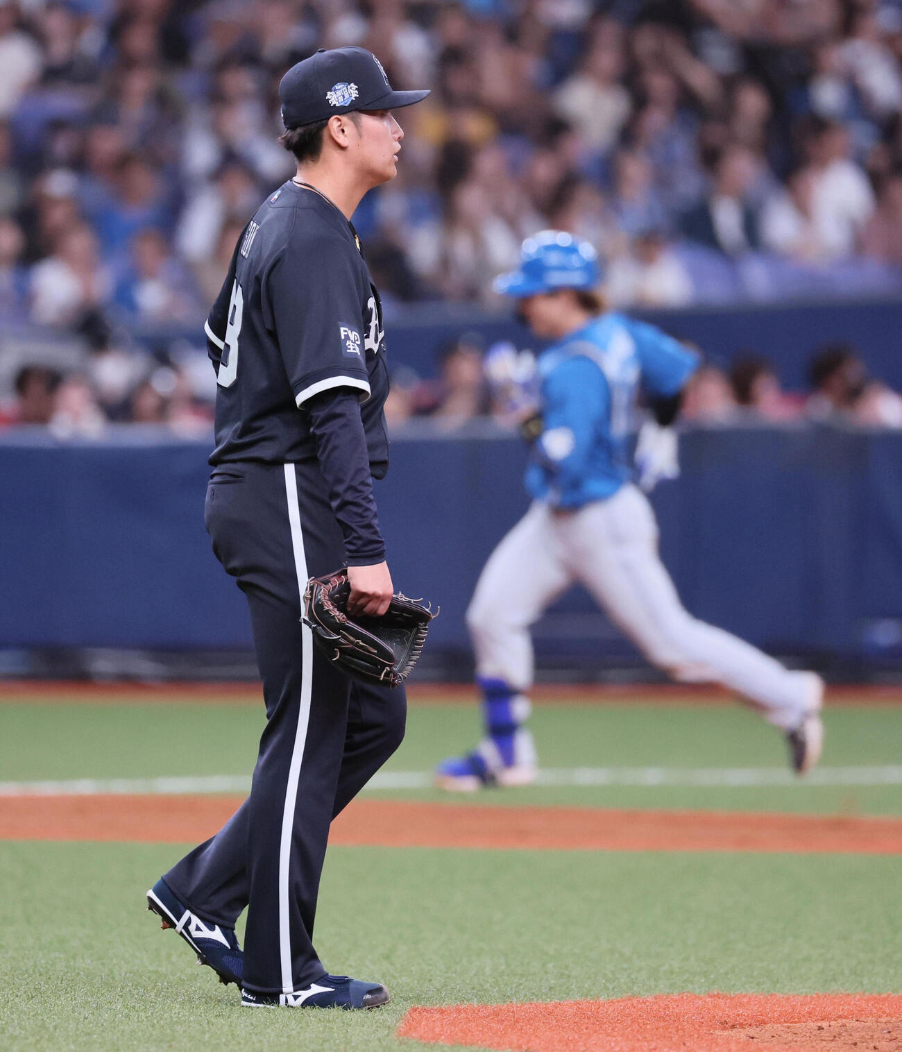 オリックス対日本ハム　8回表日本ハム1死一、二塁、権田琉成は水野達稀に3点本塁打を浴びる（撮影・宮崎幸一）