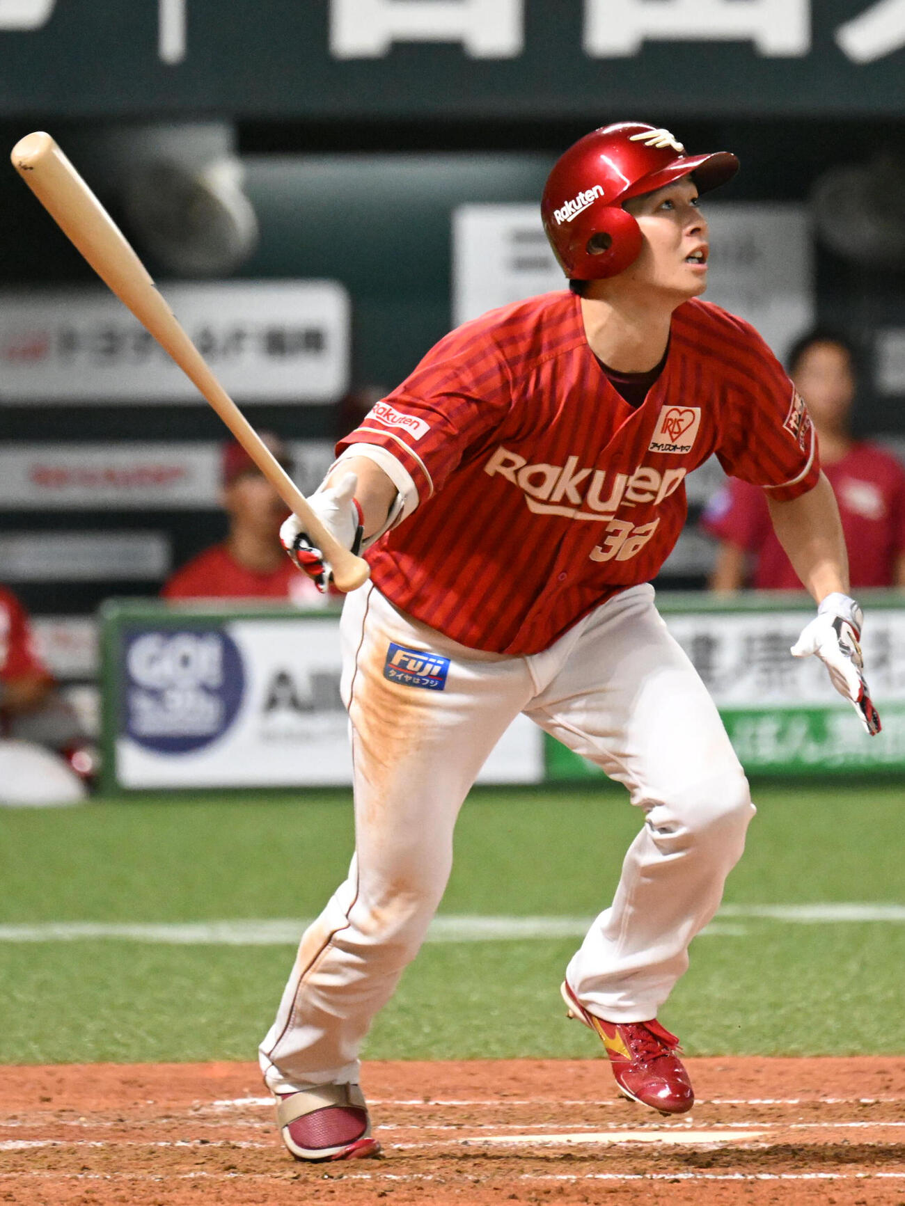 ソフトバンク対楽天　5回表楽天2死、中島大輔は右越えに本塁打を放つ（撮影・林敢治）