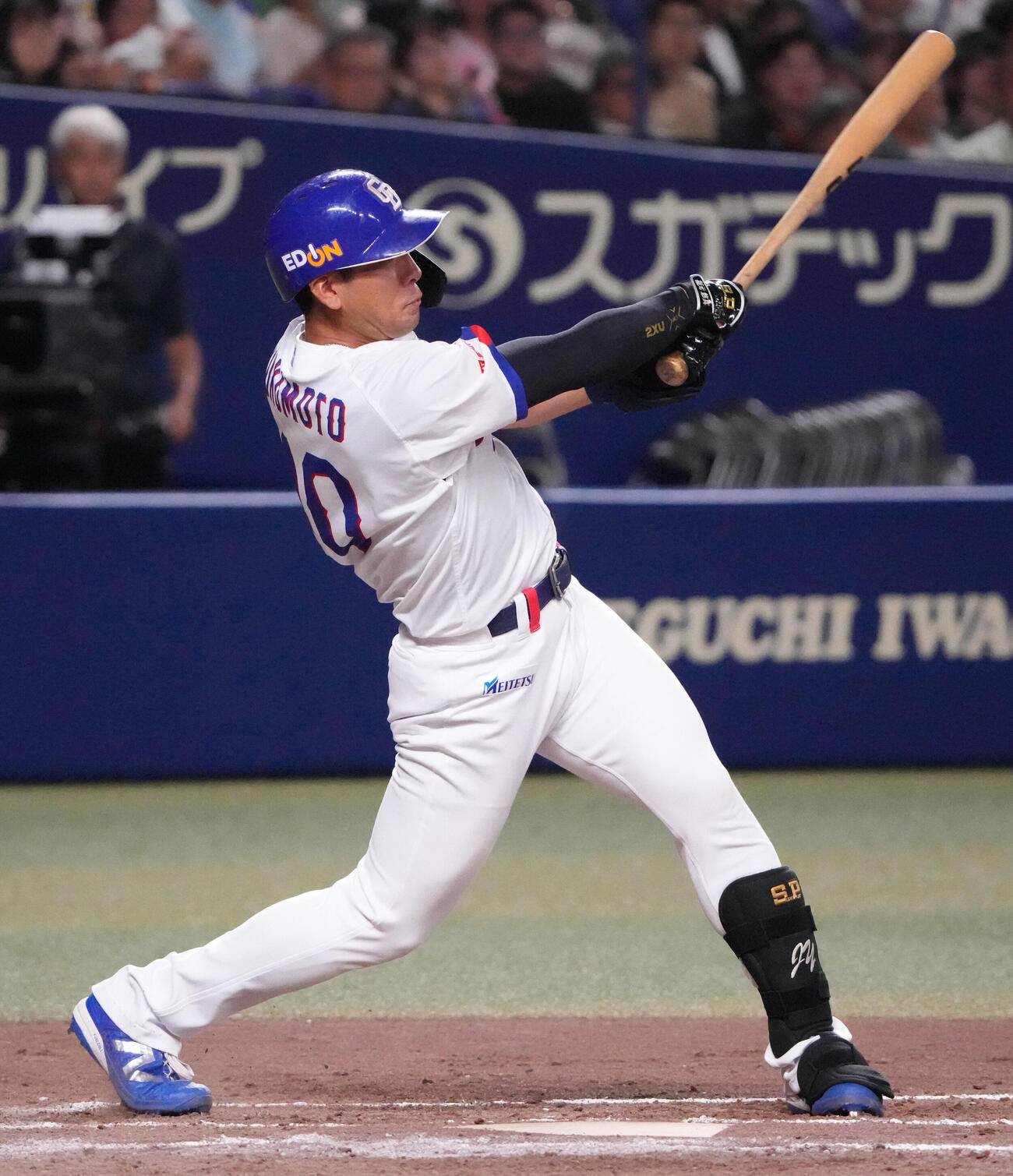 中日対巨人　7回裏中日2死一、二塁、2点適時二塁打を放つ福元悠真（撮影・森本幸一）
