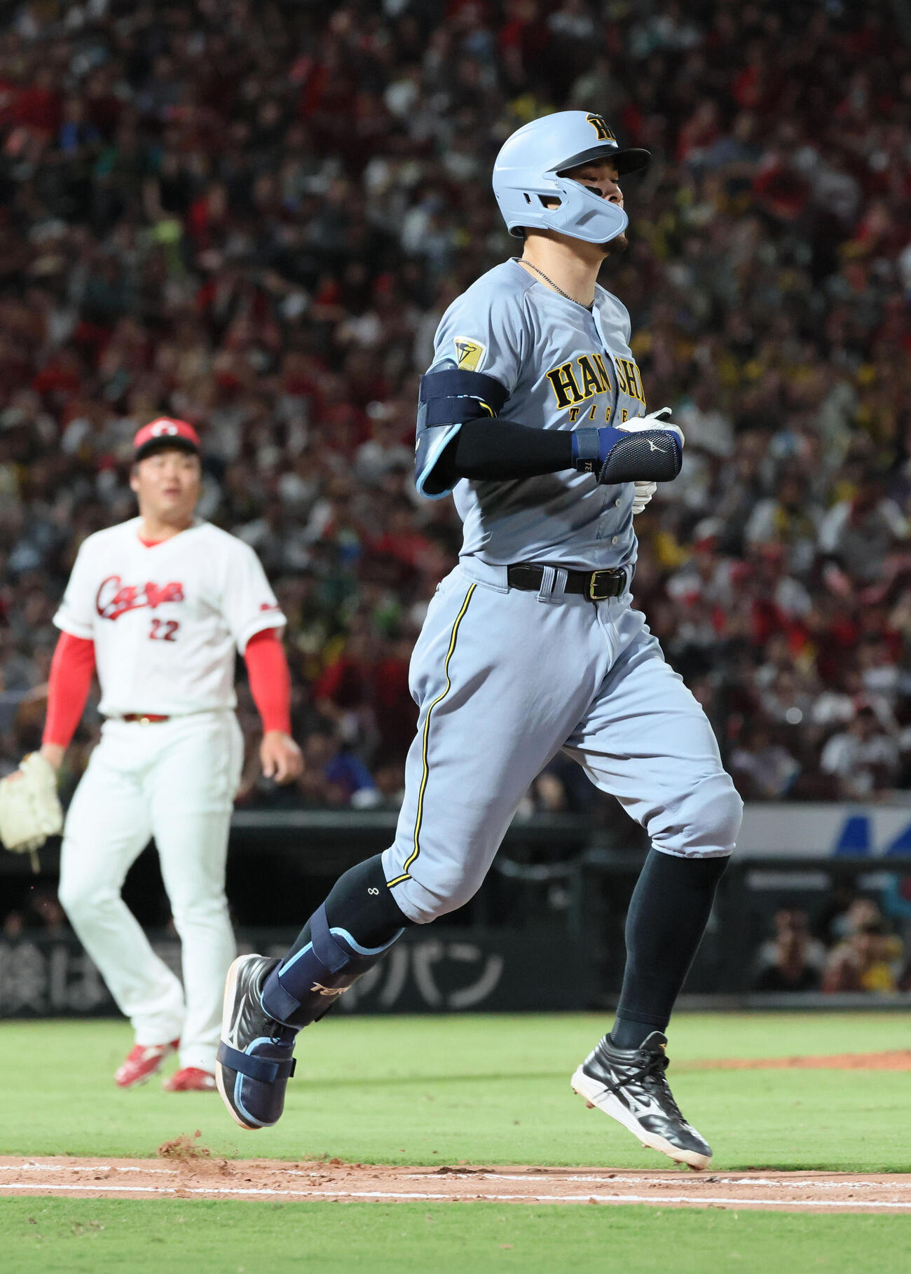 広島対阪神　8回表阪神2死満塁、佐藤輝明は遊ゴロ（撮影・加藤孝規）