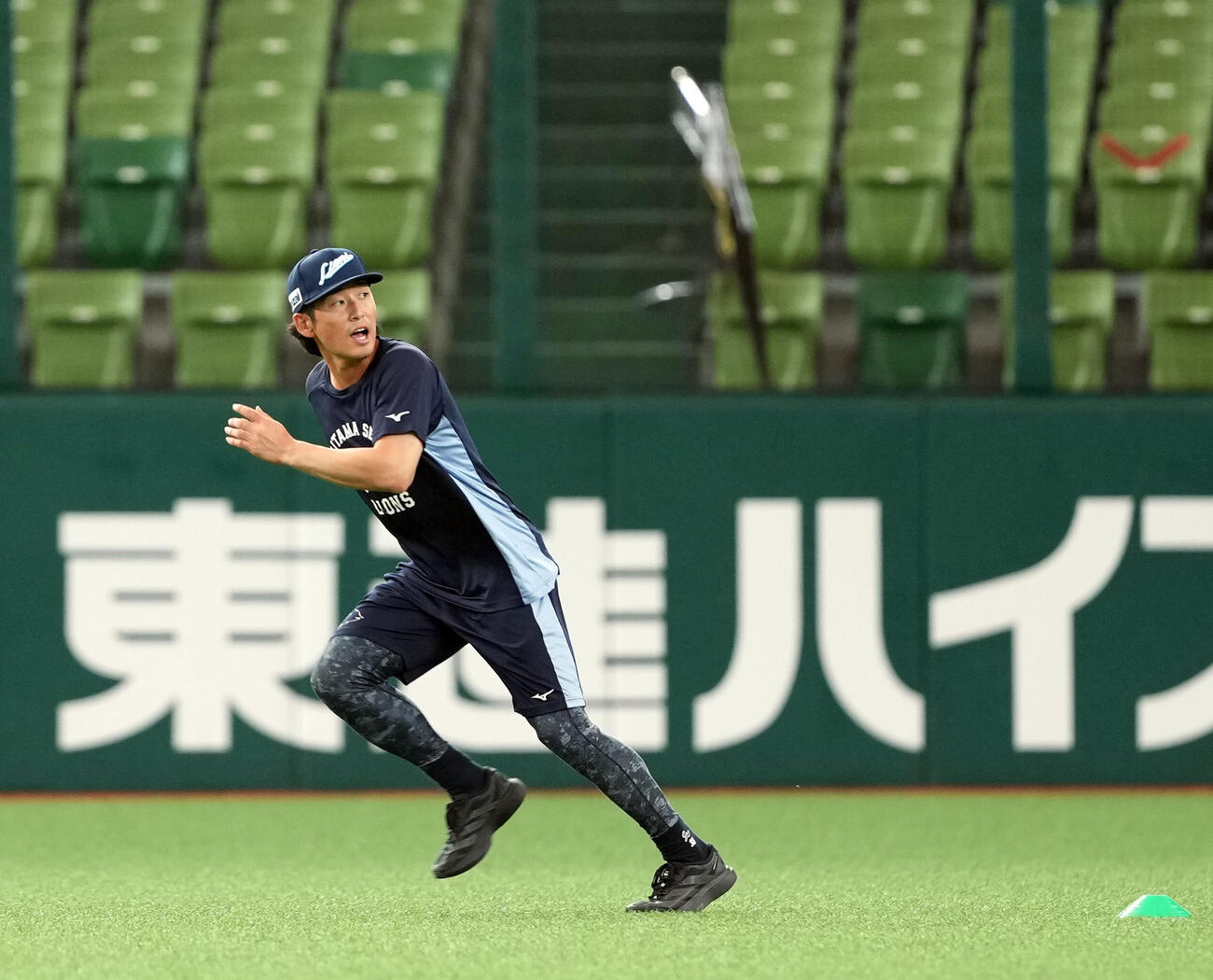 1軍に合流し軽快な動きを見せる西武佐藤太陽（撮影・たえ見朱実）