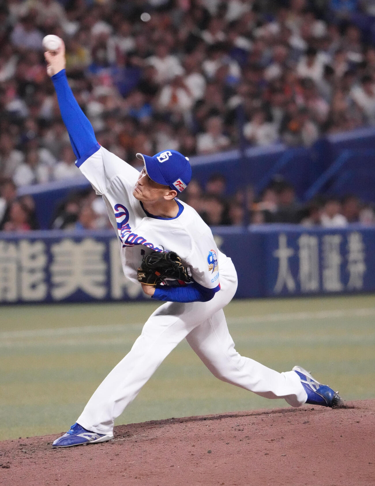 中日対巨人　8回表巨人1死二塁、中日3番手で登板する草加勝（撮影・森本幸一）