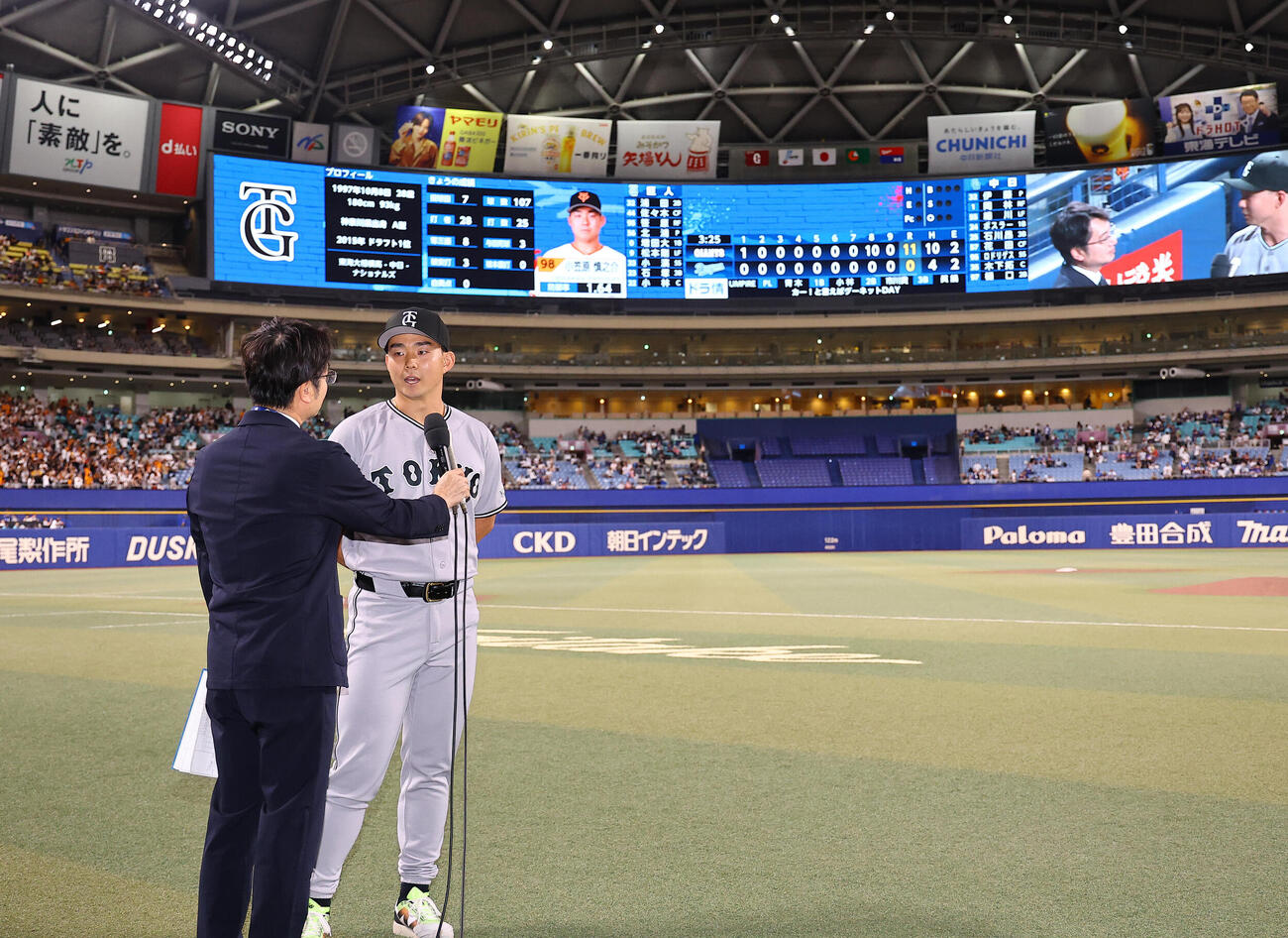 中日対巨人　ヒーローインタビューを受ける小笠原慎之介（撮影・上田博志）