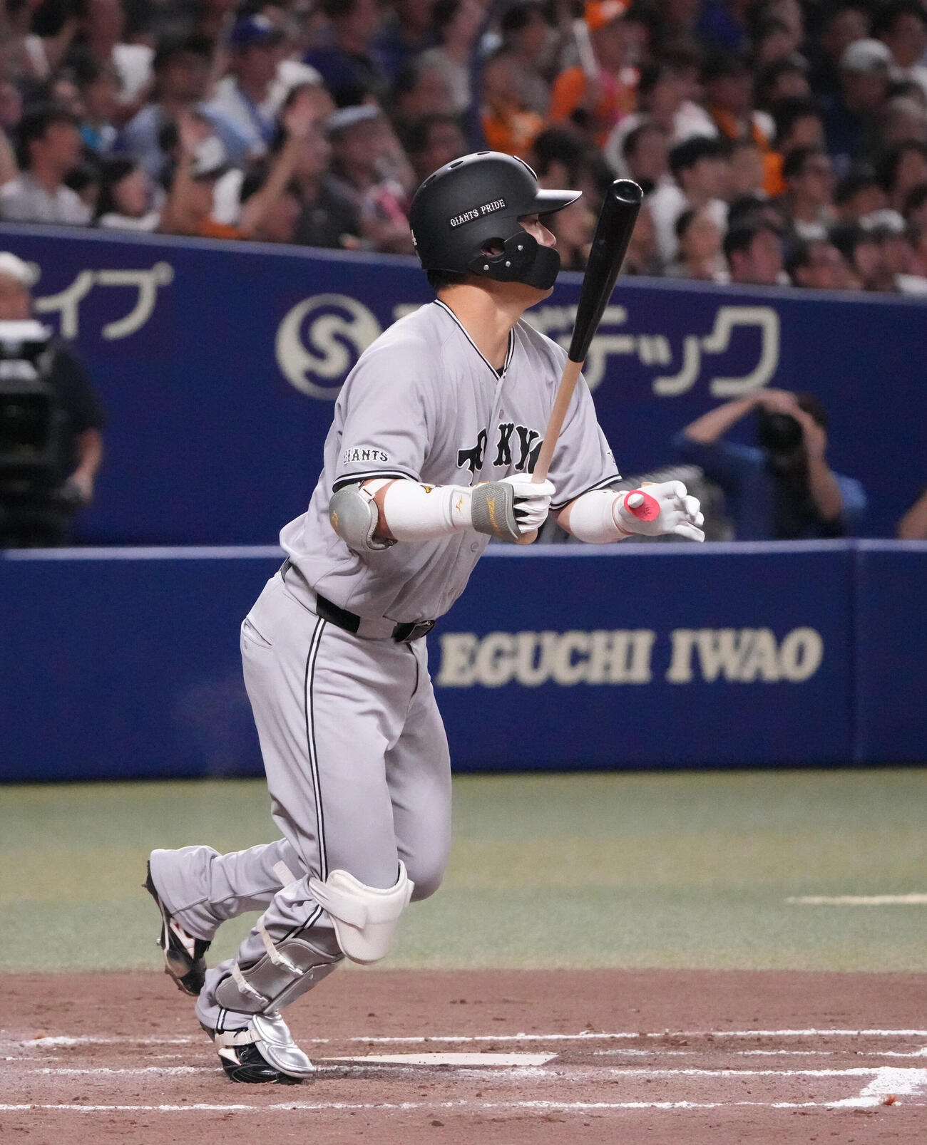 中日対巨人　8回表巨人1死一、三塁、2点適時二塁打を放つ大城卓三（撮影・森本幸一）