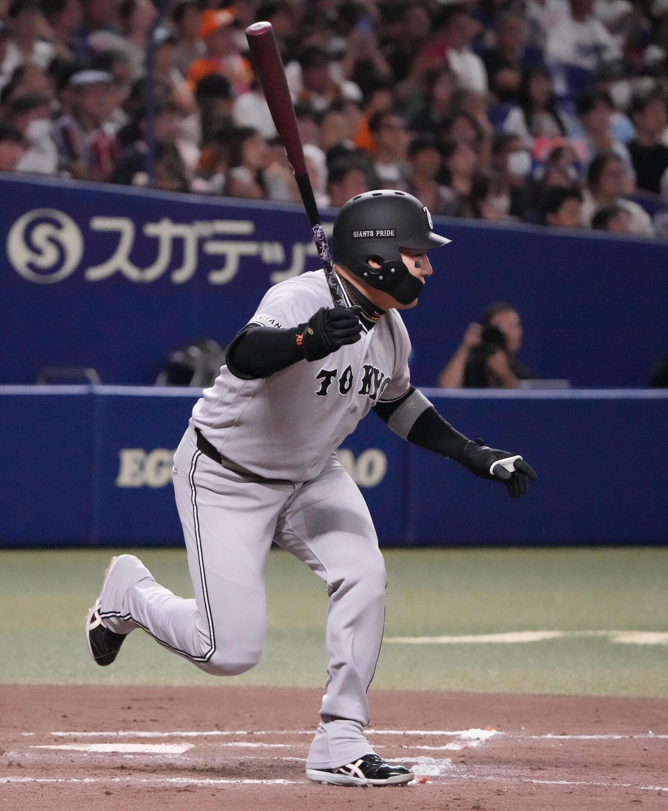 中日対巨人　8回表巨人1死満塁、適時打を放つ丸佳浩（撮影・森本幸一）