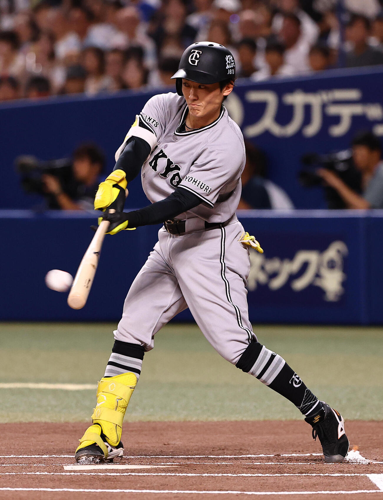 中日対巨人　1回表巨人無死、浦田俊輔は安打を放つ（撮影・上田博志）