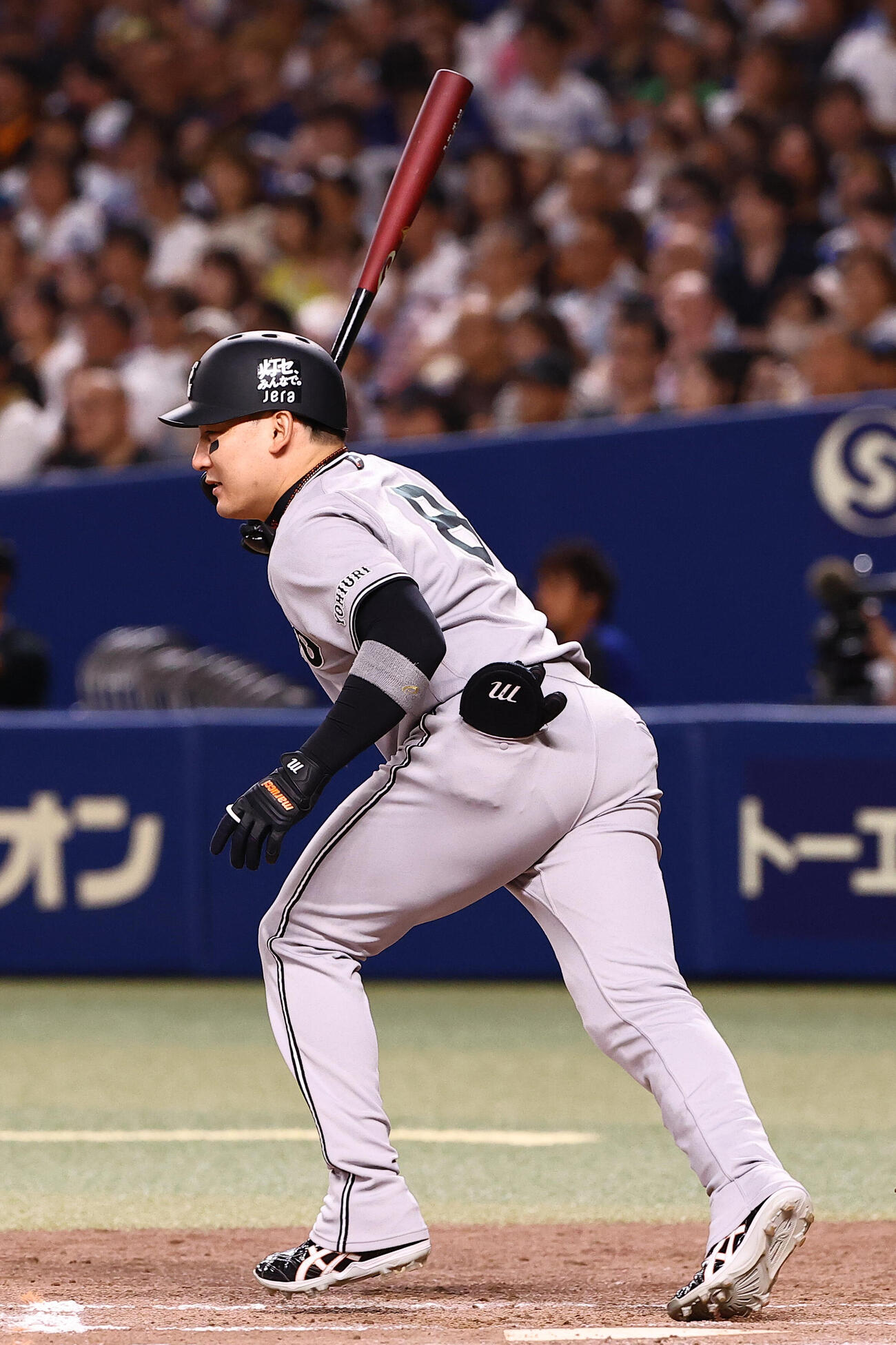 中日対巨人　8回表巨人1死満塁、丸佳浩は適時打を放つ（撮影・上田博志）