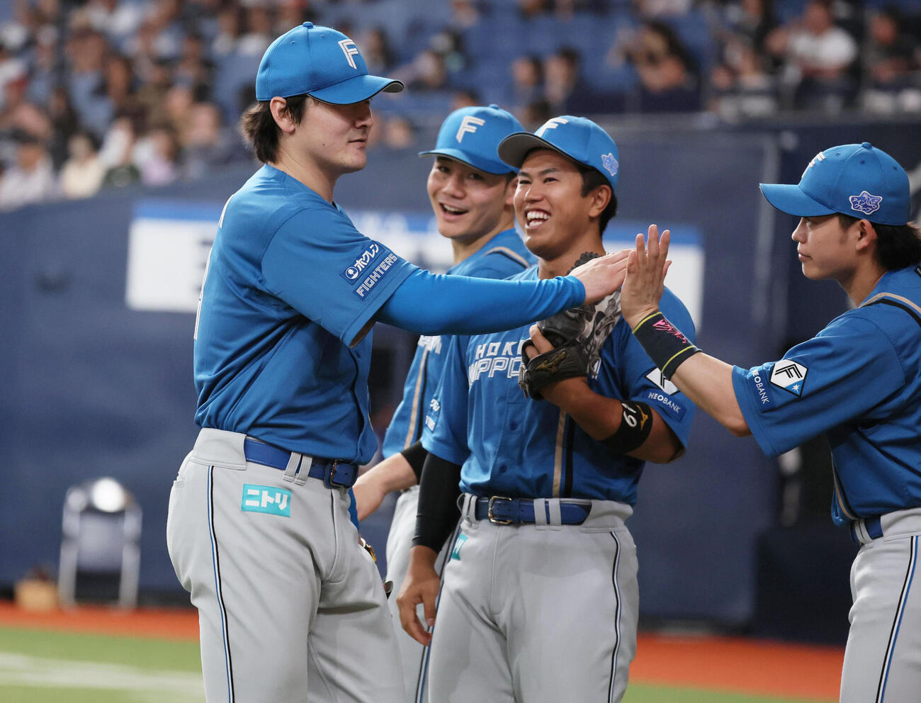 オリックス対日本ハム　6回裏オリックス攻撃終了、有原航平は無失点に抑えて笑顔を見せるく（撮影・宮崎幸一）