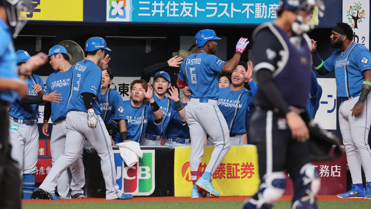 オリックス対日本ハム　2回表日本ハム1死二塁、曽谷龍平はロドルフォ・カストロに先制2点本塁打を浴びる（撮影・宮崎幸一）