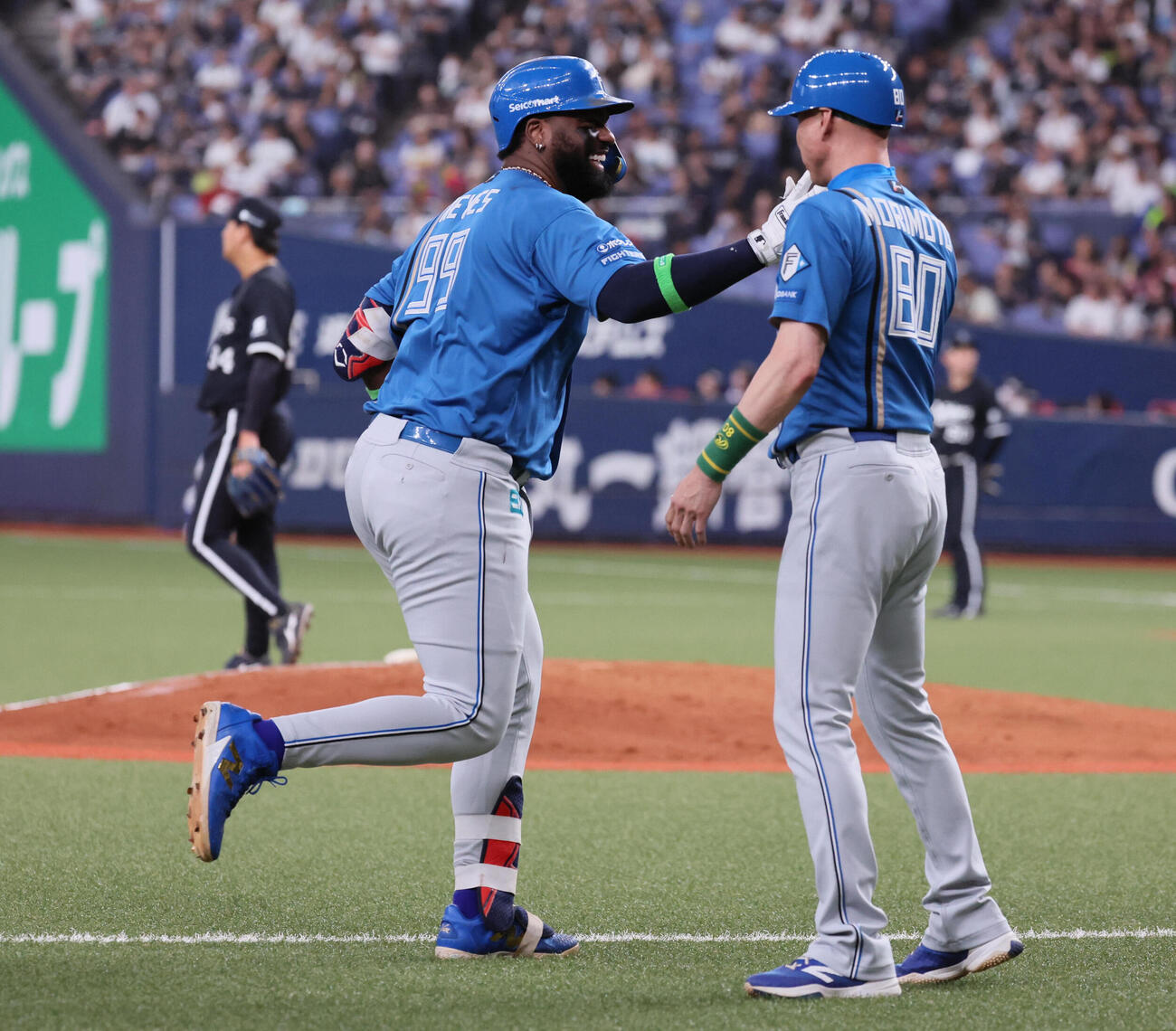 オリックス対日本ハム　6回表日本ハム1死、フランミル・レイエスは本塁打を放つ（撮影・宮崎幸一）