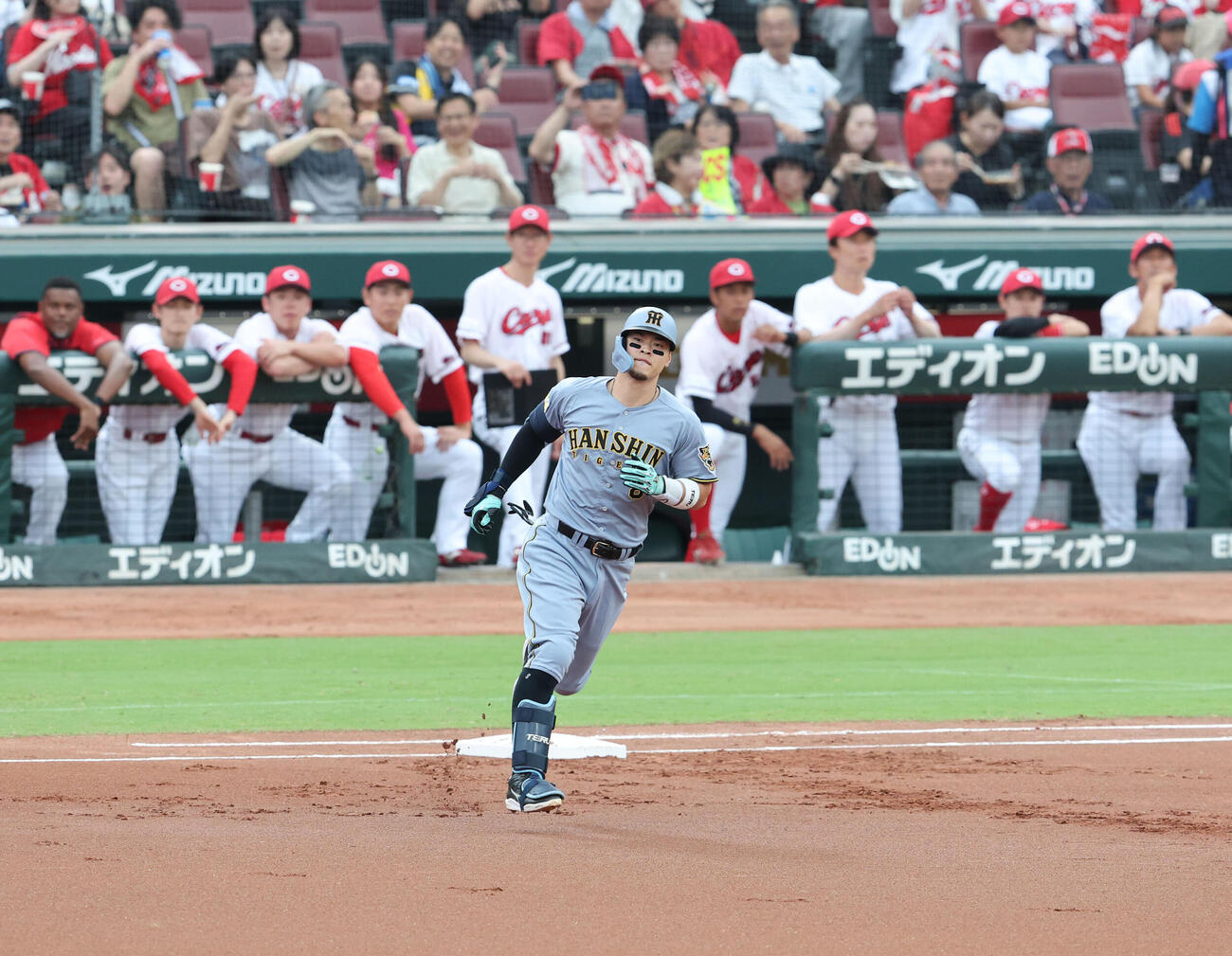 広島対阪神　1回表阪神2死一塁、佐藤輝明は中越えに先制となる2点本塁打を放つ（撮影・梅根麻紀）
