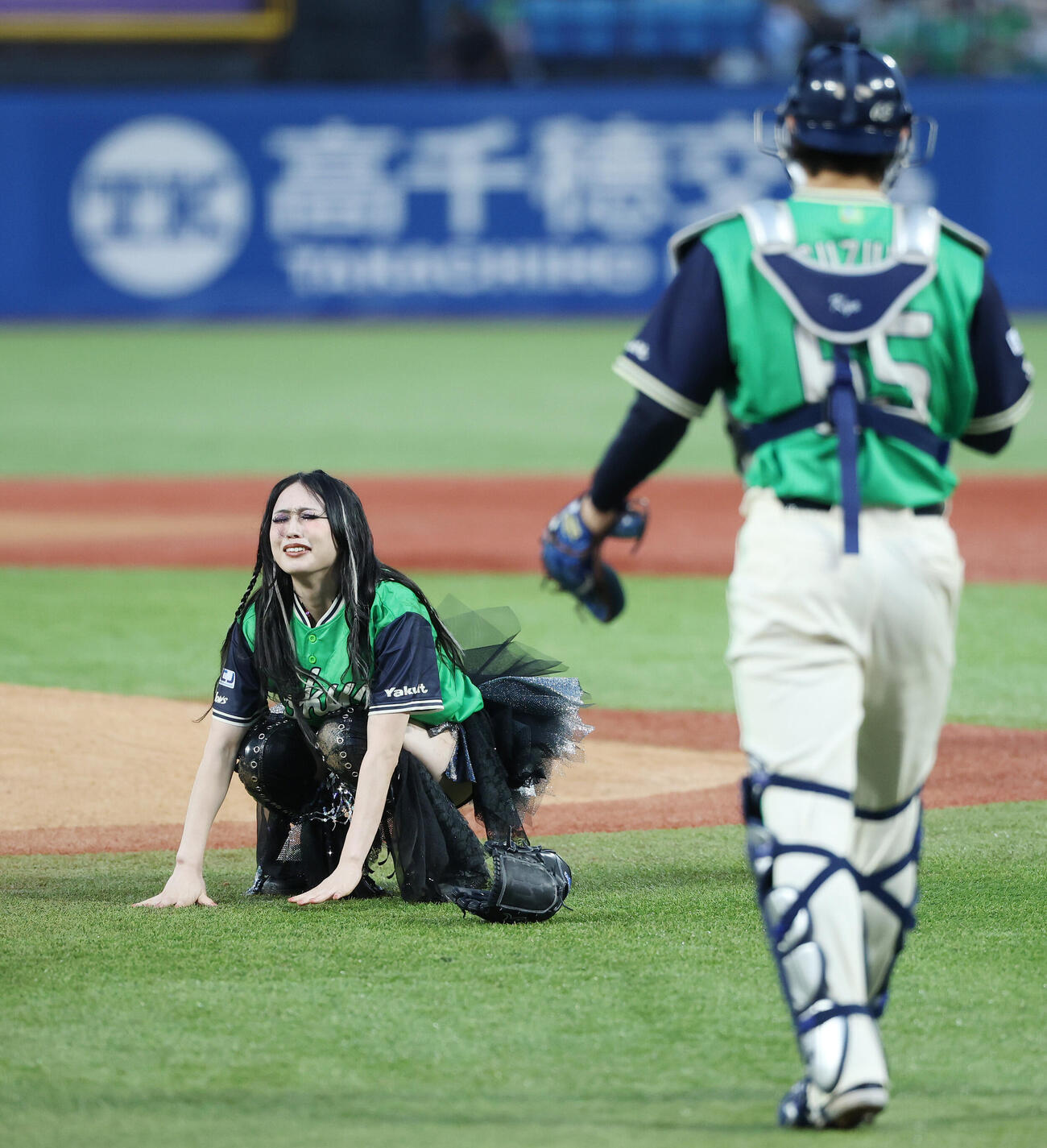 ヤクルト対DeNA　始球式を務めた上谷沙弥（撮影・宮地輝）