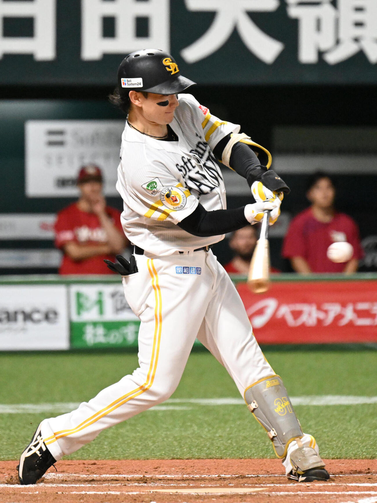 ソフトバンク対楽天　6回裏ソフトバンク1死三塁、正木智也は左越えに本塁打を放つ（撮影・林敢治）