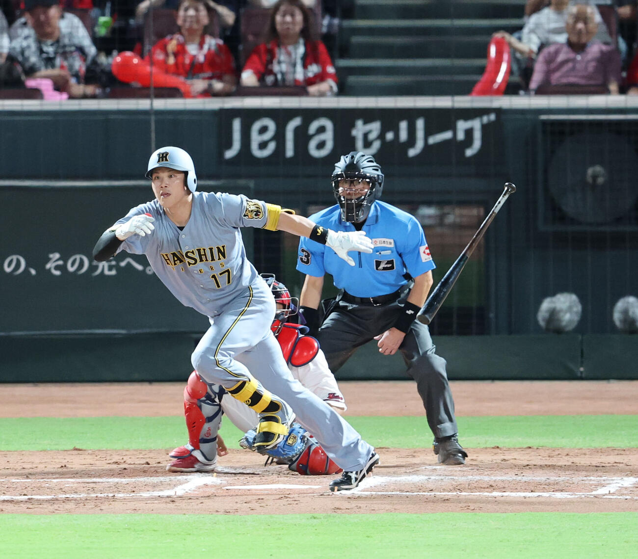 広島対阪神　7回表阪神1死一、二塁、伏見寅威は中前に適時打を放つ（撮影・梅根麻紀）