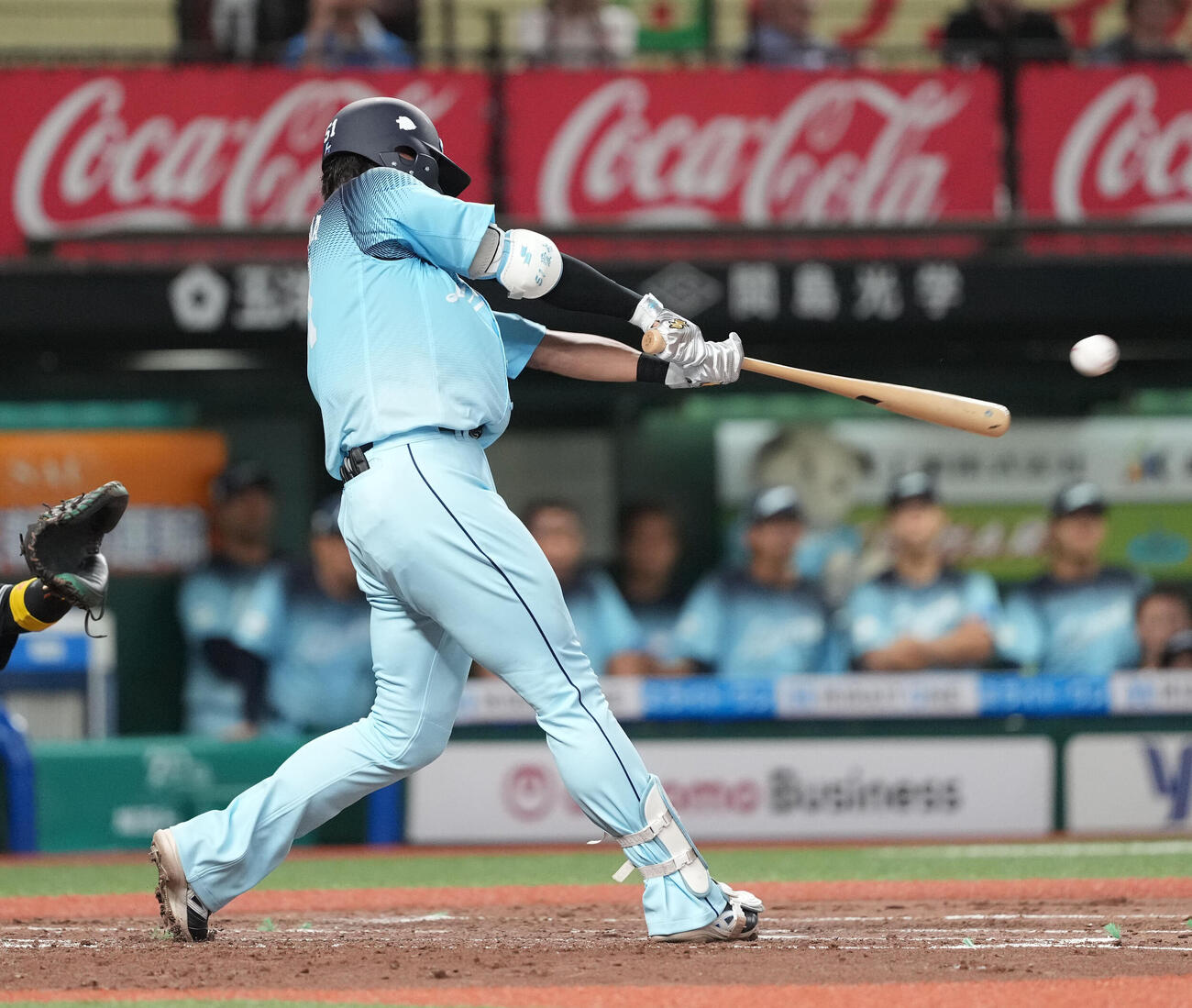 西武対ロッテ　2回裏西武2死二、三塁、右翼線に2点適時二塁打を放つ西川愛也（撮影・たえ見朱実）