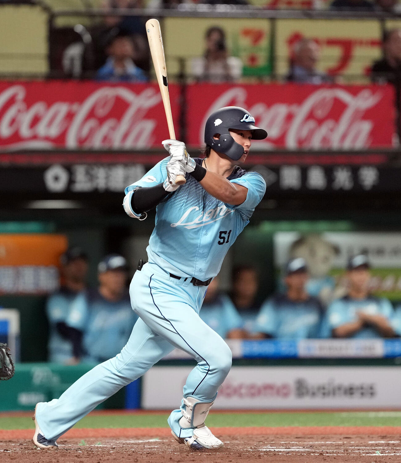 西武対ロッテ　2回裏西武2死二、三塁、右翼線に2点適時二塁打を放つ西川愛也（撮影・たえ見朱実）