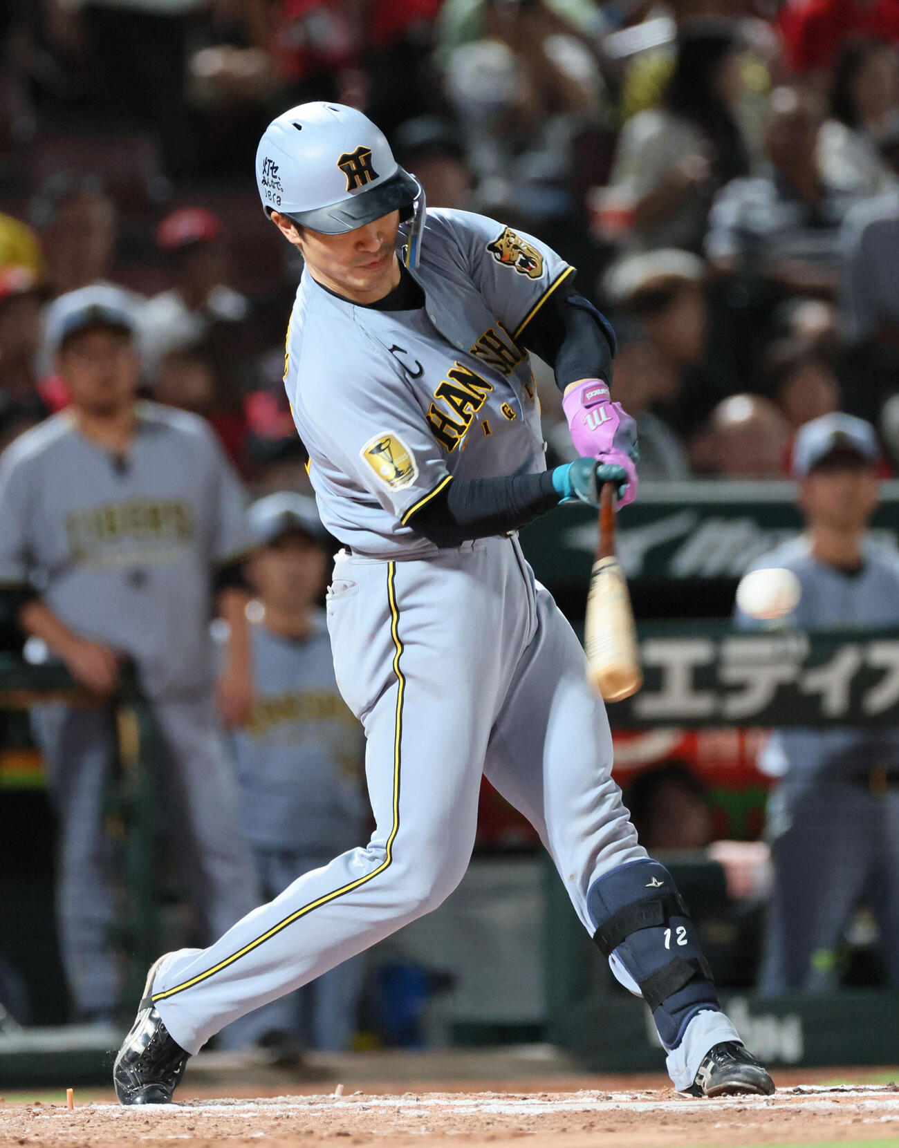 広島対阪神　8回表阪神1死二、三塁、坂本誠志郎は左2点適時二塁打を放つ（撮影・加藤孝規）
