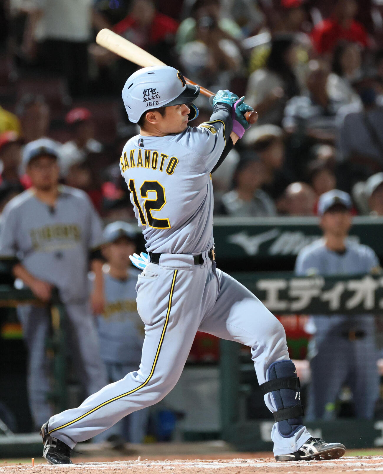 広島対阪神　8回表阪神1死二、三塁、坂本誠志郎は左2点適時二塁打を放つ（撮影・加藤孝規）