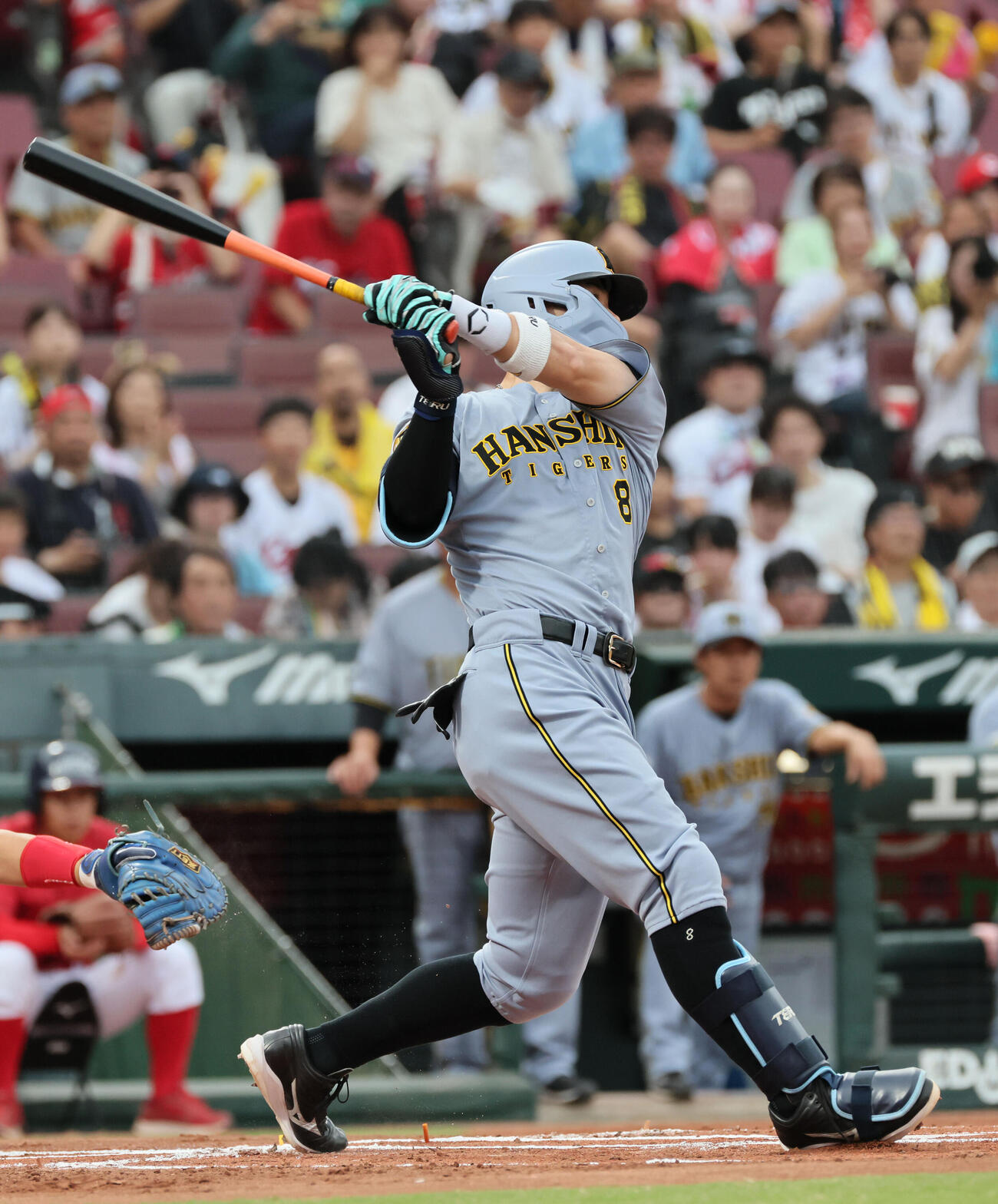 広島対阪神　1回表阪神2死一塁、佐藤輝明は先制中越え2点本塁打を放つ（撮影・加藤孝規）