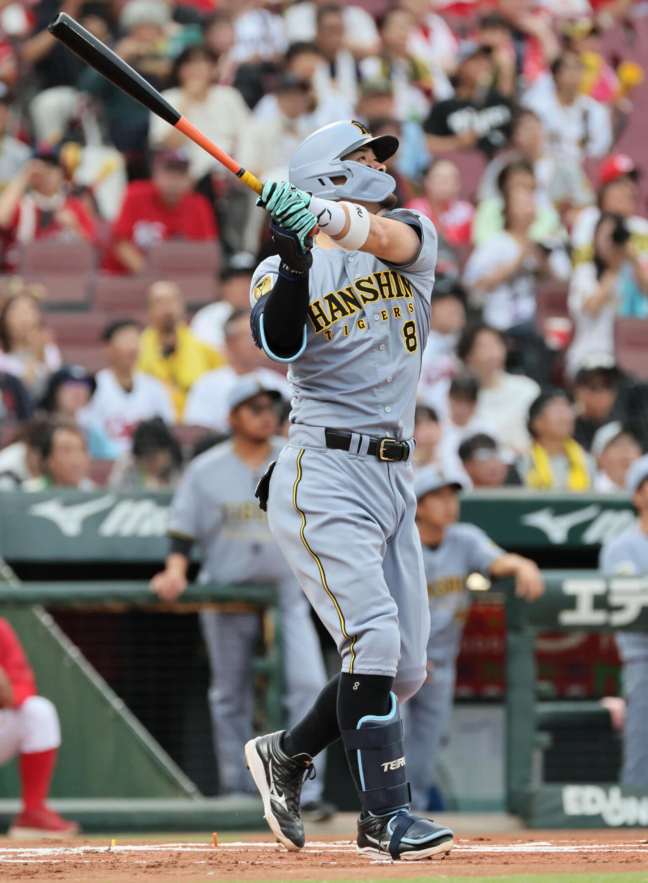 広島対阪神　1回表阪神2死一塁、佐藤輝明は先制中越え2点本塁打を放つ（撮影・加藤孝規）