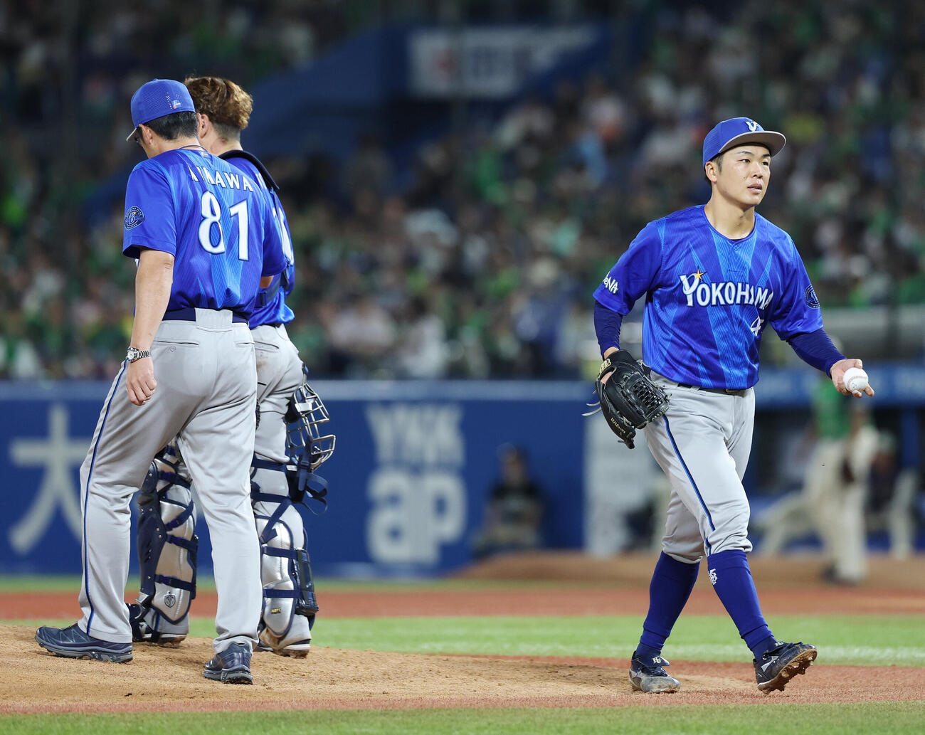 ヤクルト対DeNA 6回裏途中、降板となるDeNA片山皓心（撮影・宮地輝）