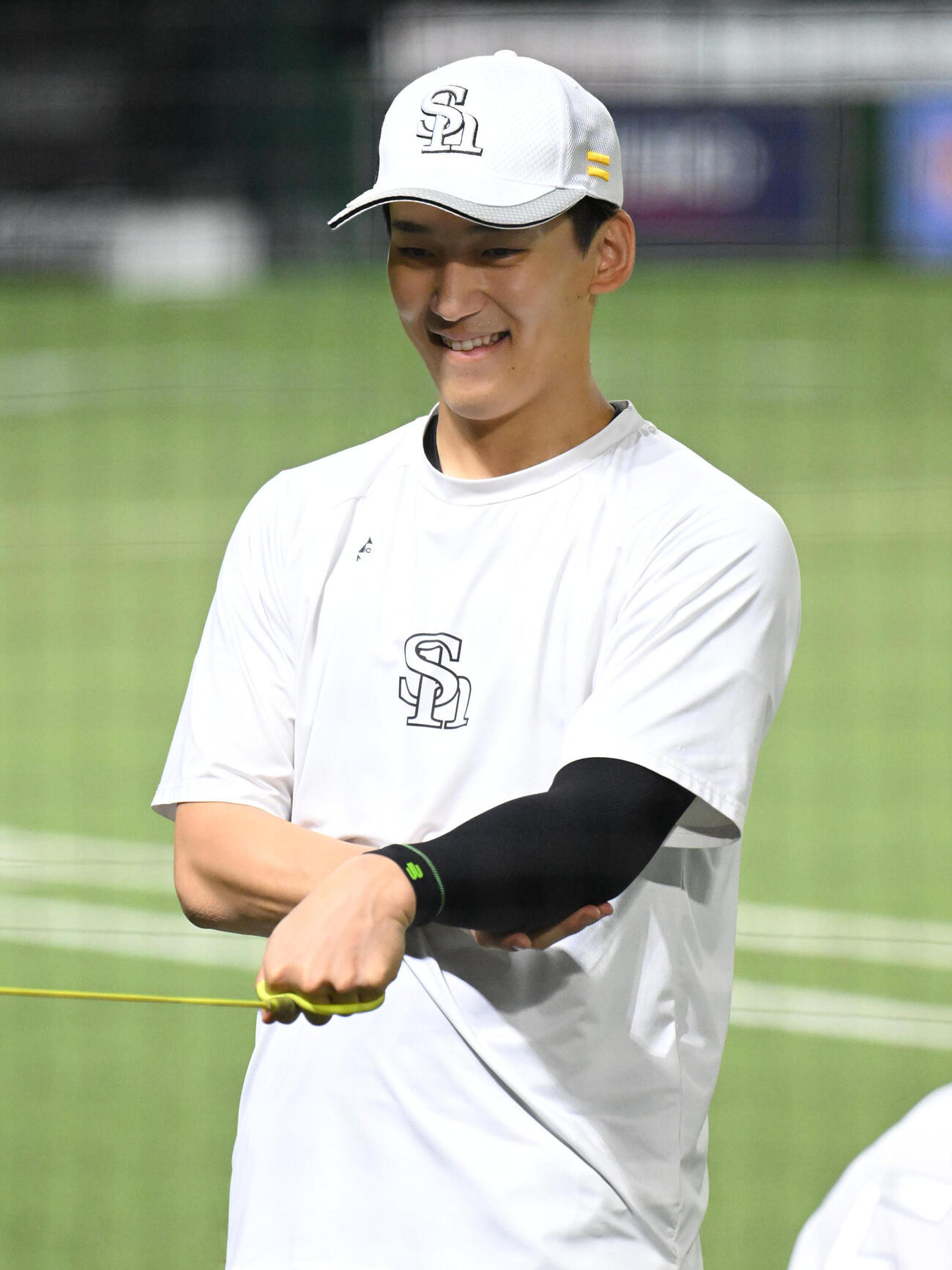 笑顔を見せるソフトバンク前田悠伍（撮影・林敢治）