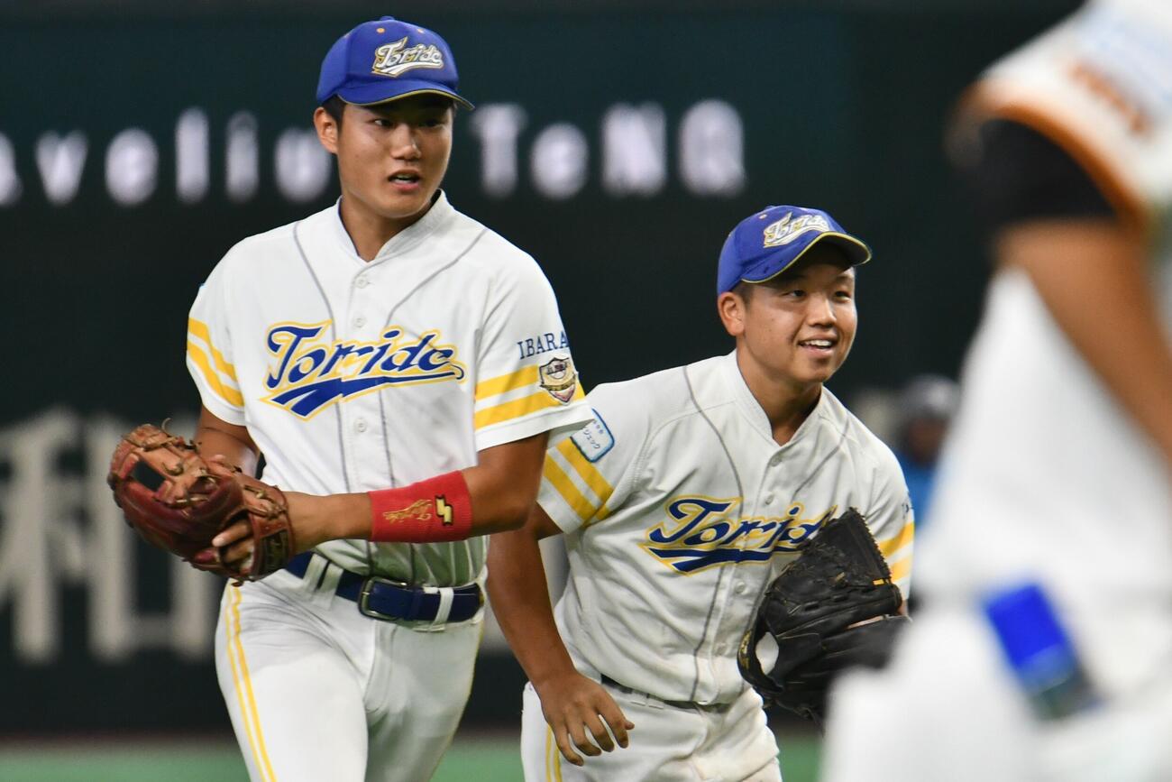 取手の三ツ井主将（左）とエース寺田はそれぞれリベンジを果たした