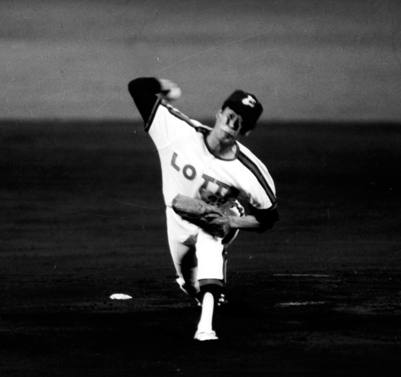 「トミー・ジョン手術」後、初先発のロッテ村田兆治（1984年9月撮影）