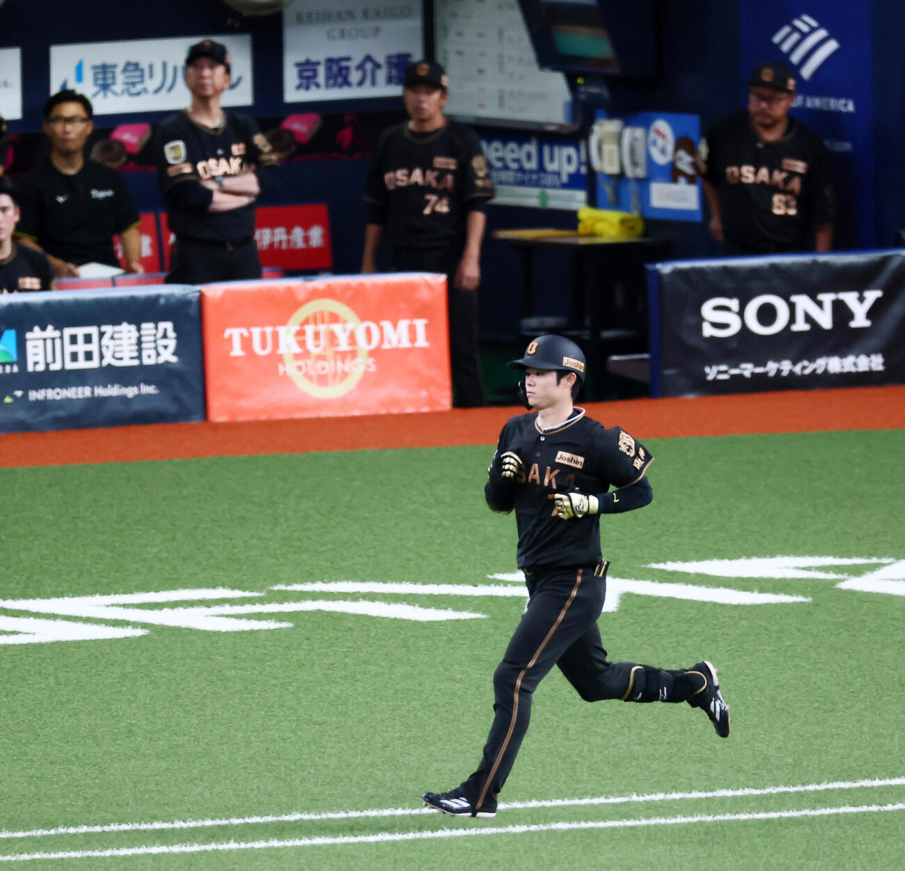 阪神対ヤクルト　3回裏阪神1死、二ゴロに倒れた中野拓夢。このあと4回の守備から熊谷敬宥と交代でベンチへ退いた（撮影・加藤哉）