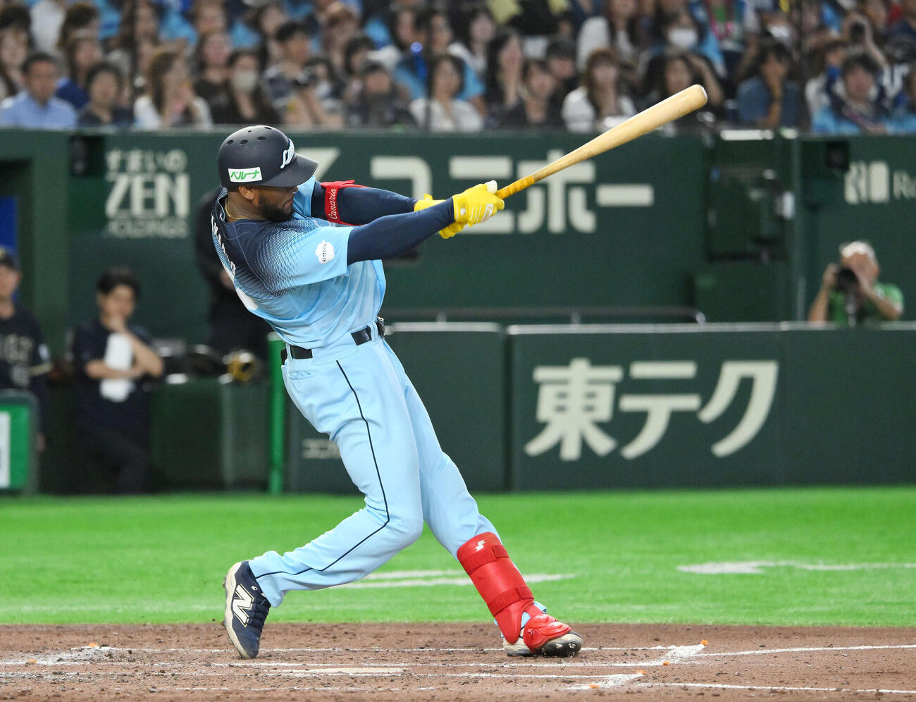 西武対オリックス　4回裏西武無死一、二塁、アレクサンダー・カナリオは適時打を放つ（撮影・滝沢徹郎）