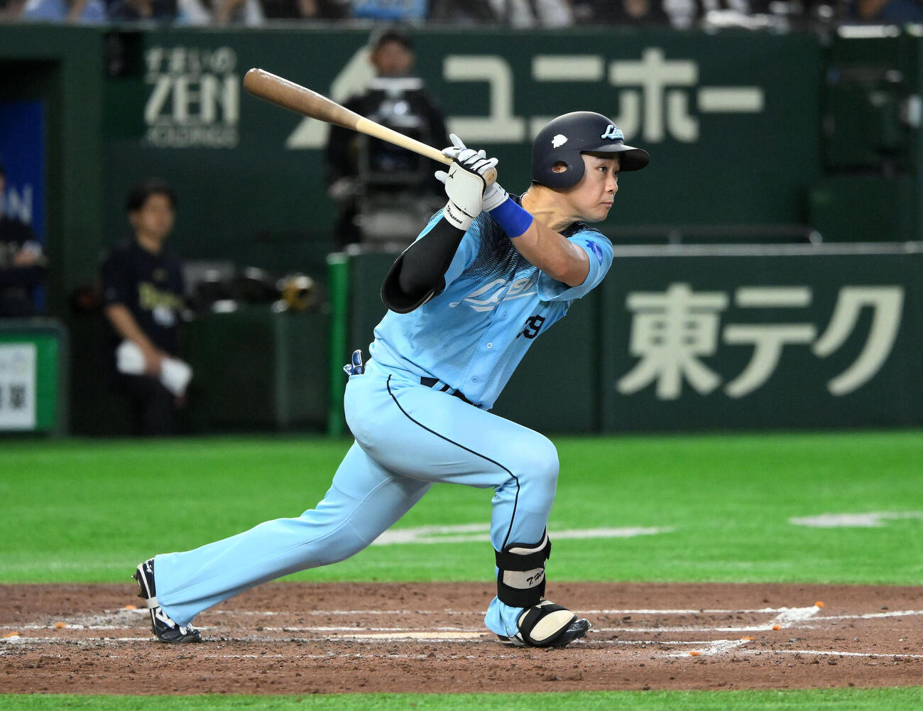 西武対オリックス　4回裏西武無死一、二塁、平沢大河は適時二塁打を放つ（撮影・滝沢徹郎）