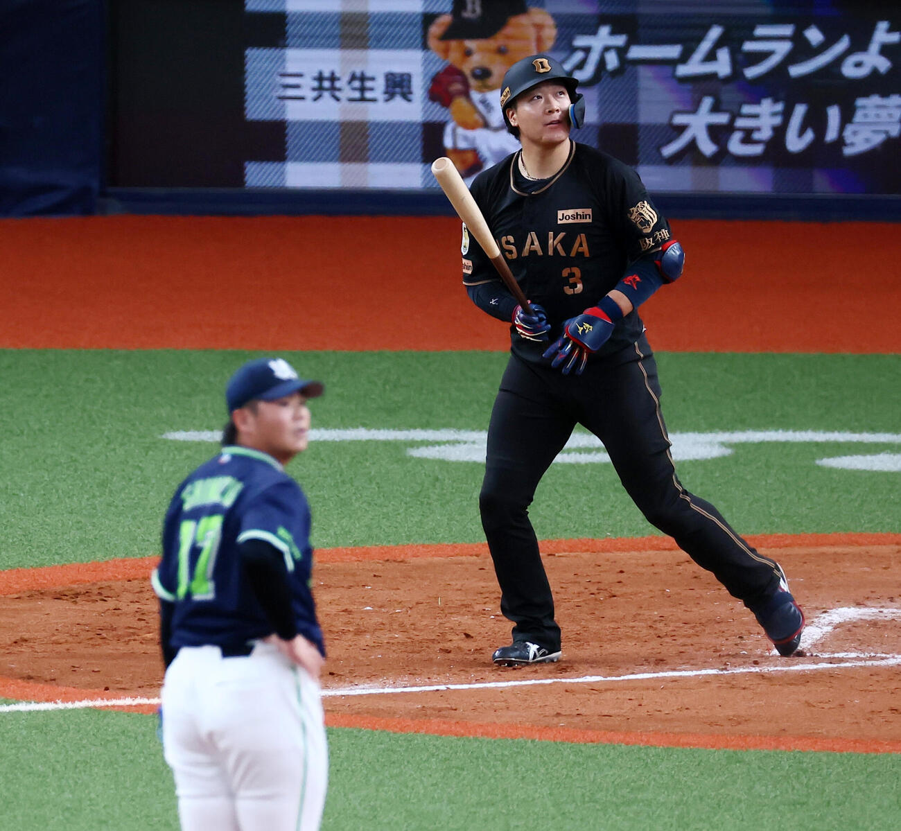 阪神対ヤクルト　9回裏阪神1死、大山悠輔は左越えサヨナラソロ本塁打を放つ。投手清水昇（撮影・加藤哉）