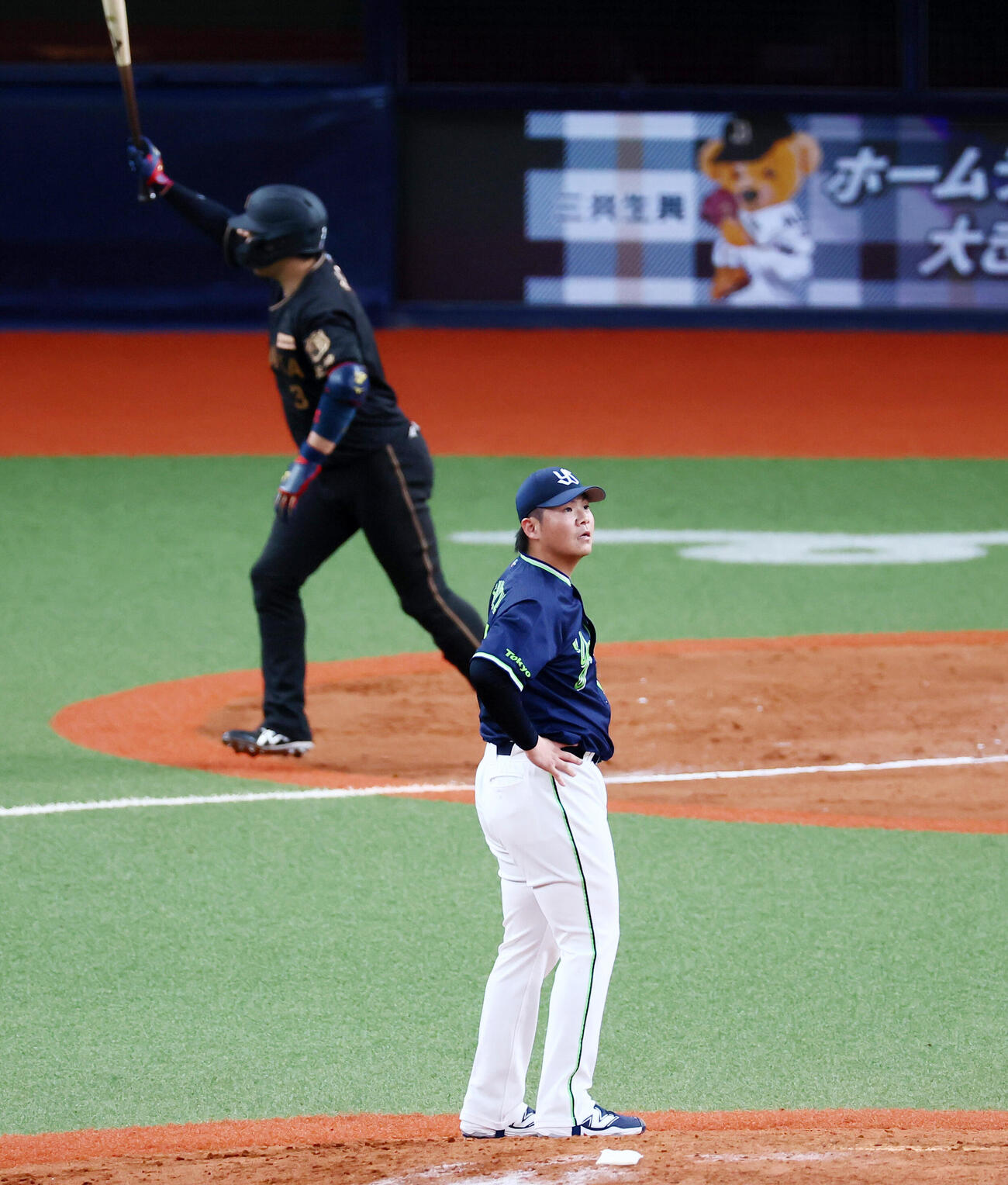 阪神対ヤクルト　9回裏阪神1死、清水昇は大山悠輔に左越えサヨナラソロ本塁打を浴びる（撮影・加藤哉）