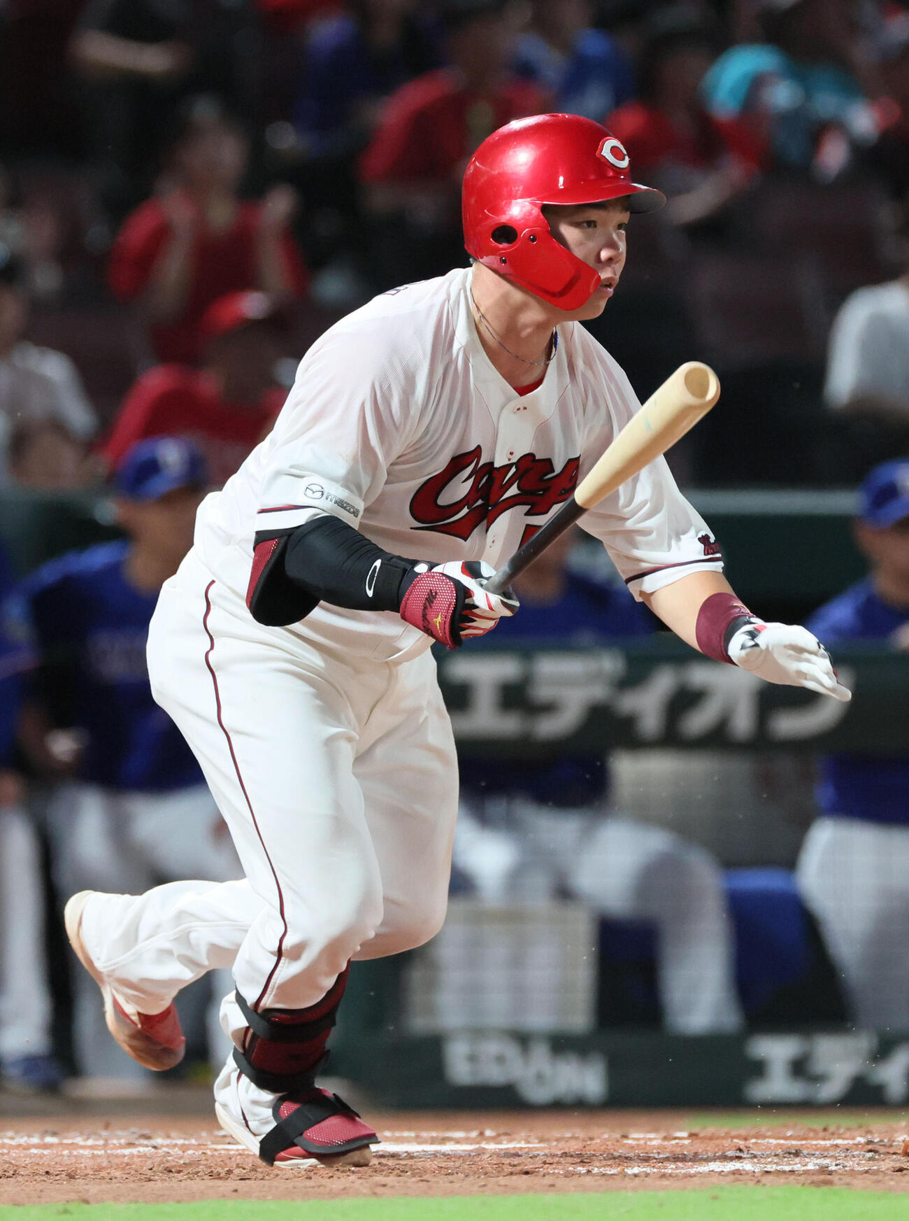 広島対中日　4回裏広島2死一、二塁、持丸泰輝は右前適時打を放つ（撮影・加藤孝規）