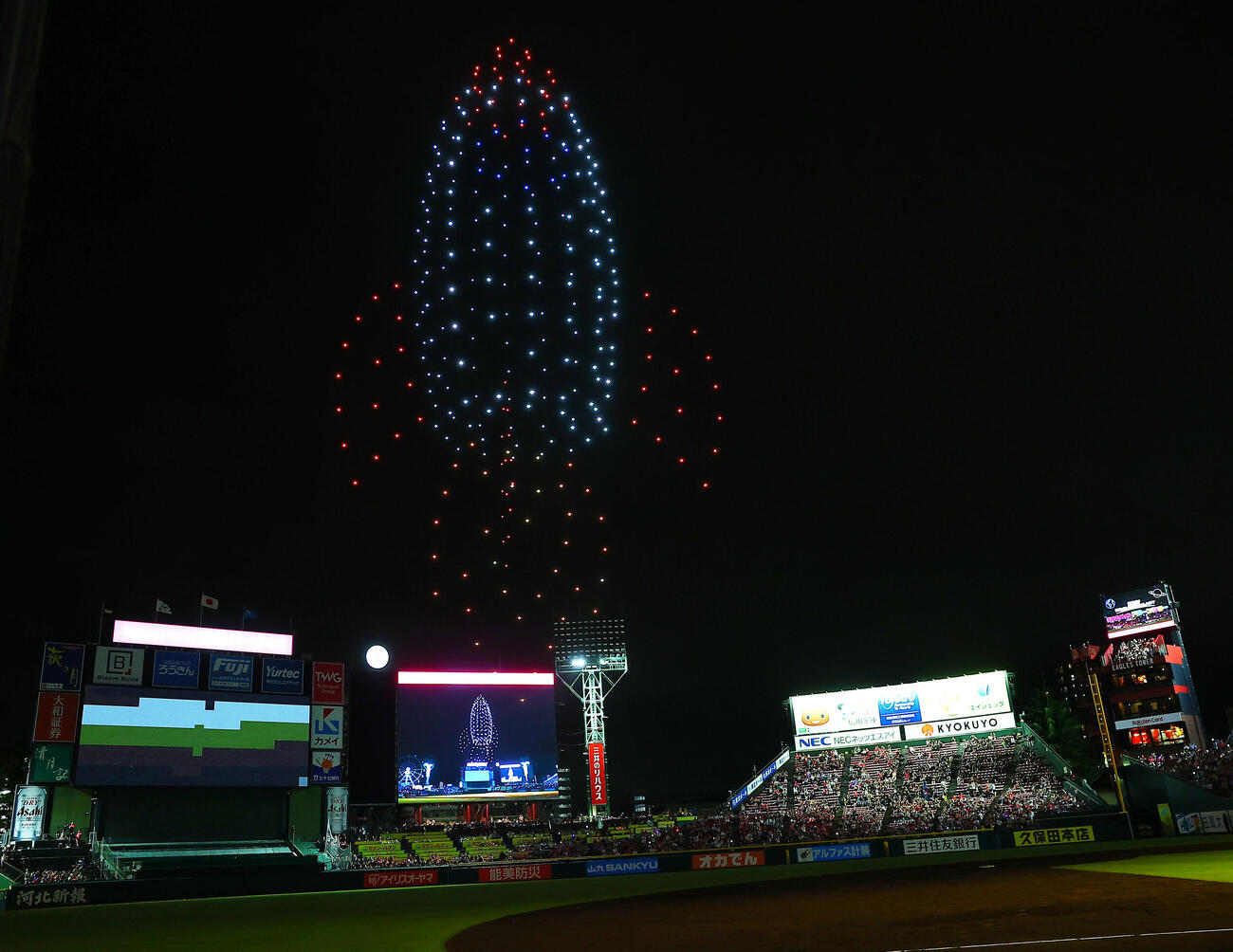 楽天対ロッテ　試合後にはドローンショーが行われた（撮影・野上伸悟）