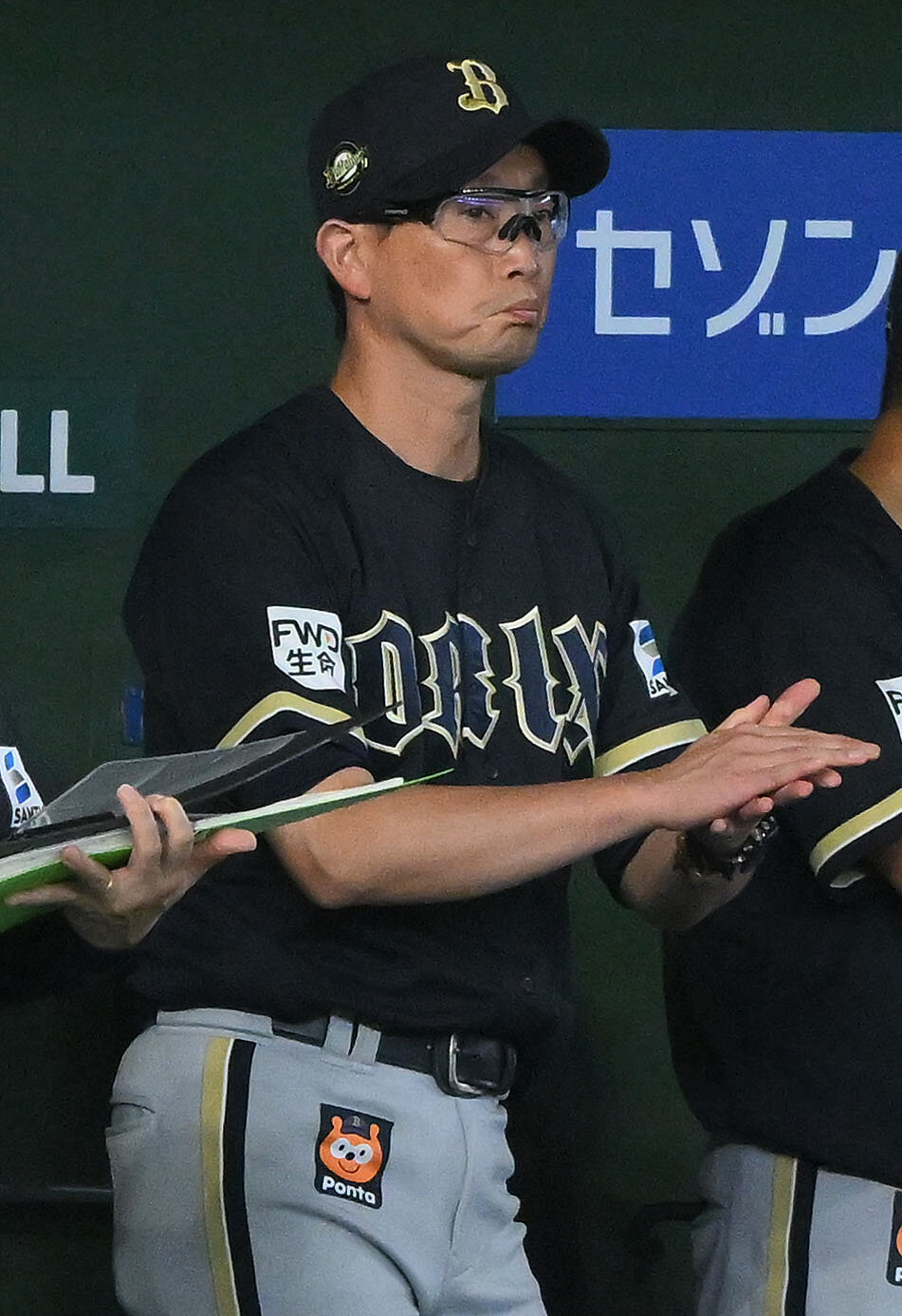 西武対オリックス　戦況を見守るオリックス岸田護監督（撮影・滝沢徹郎）