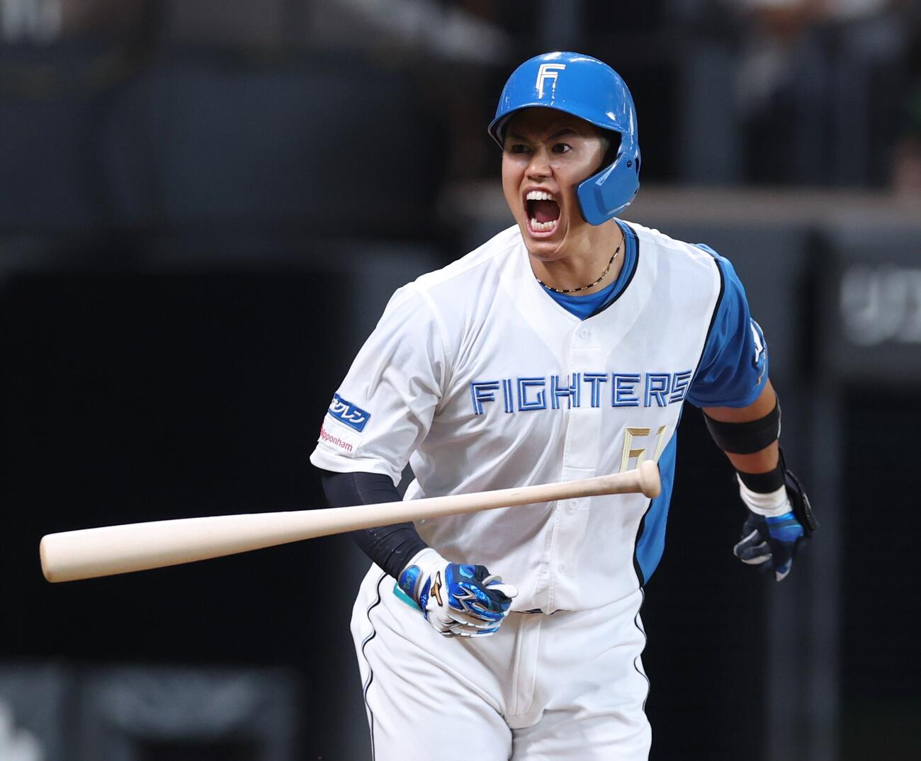 日本ハム対ソフトバンク　5回裏日本ハム1死一、三塁、3点本塁打を放ち叫ぶ今川優馬（撮影・黒川智章）