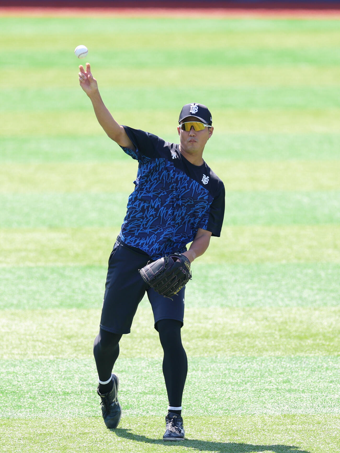 DeNA対巨人　キャッチボールをするDeNA藤浪晋太郎（撮影・増田悦実）