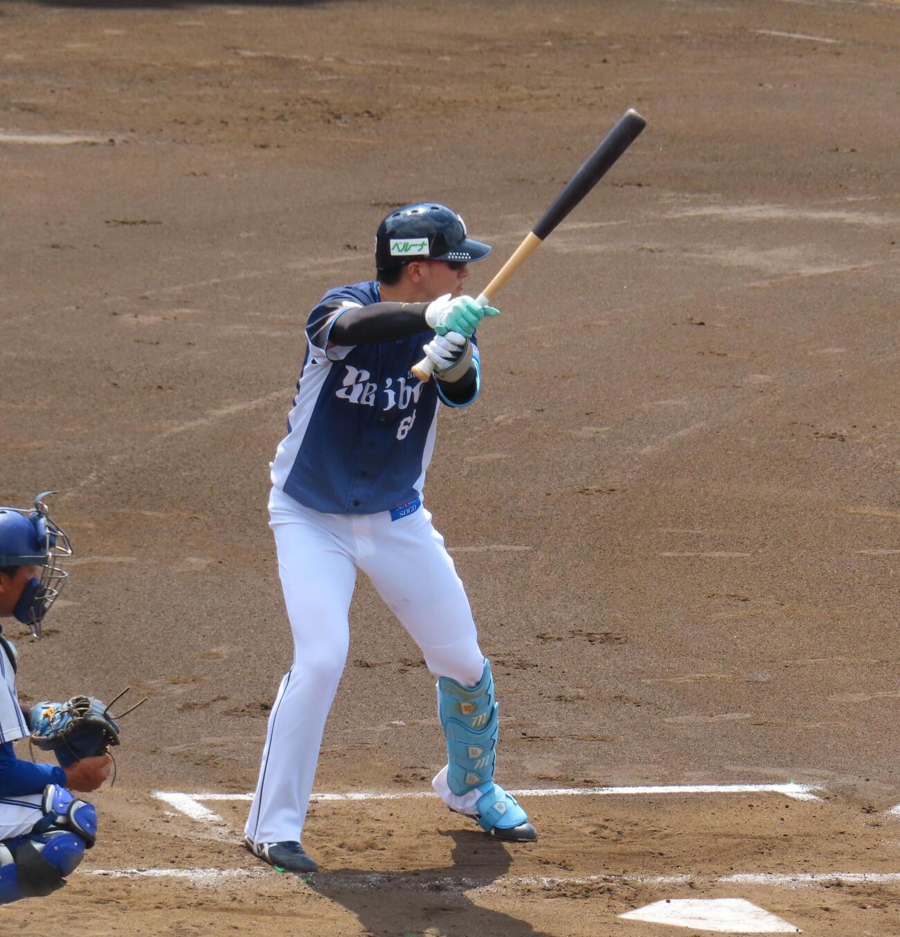 実戦復帰を果たした西武長谷川信哉外野手（撮影・水谷京裕）