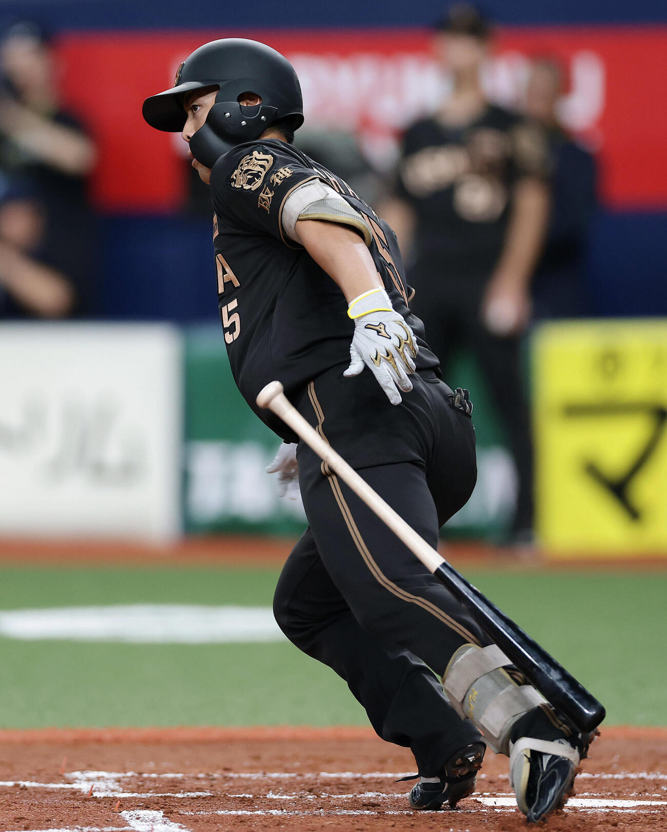 阪神対ヤクルト　2回裏阪神1死一塁、三ゴロ併殺に倒れる谷端将伍（撮影・前田充）