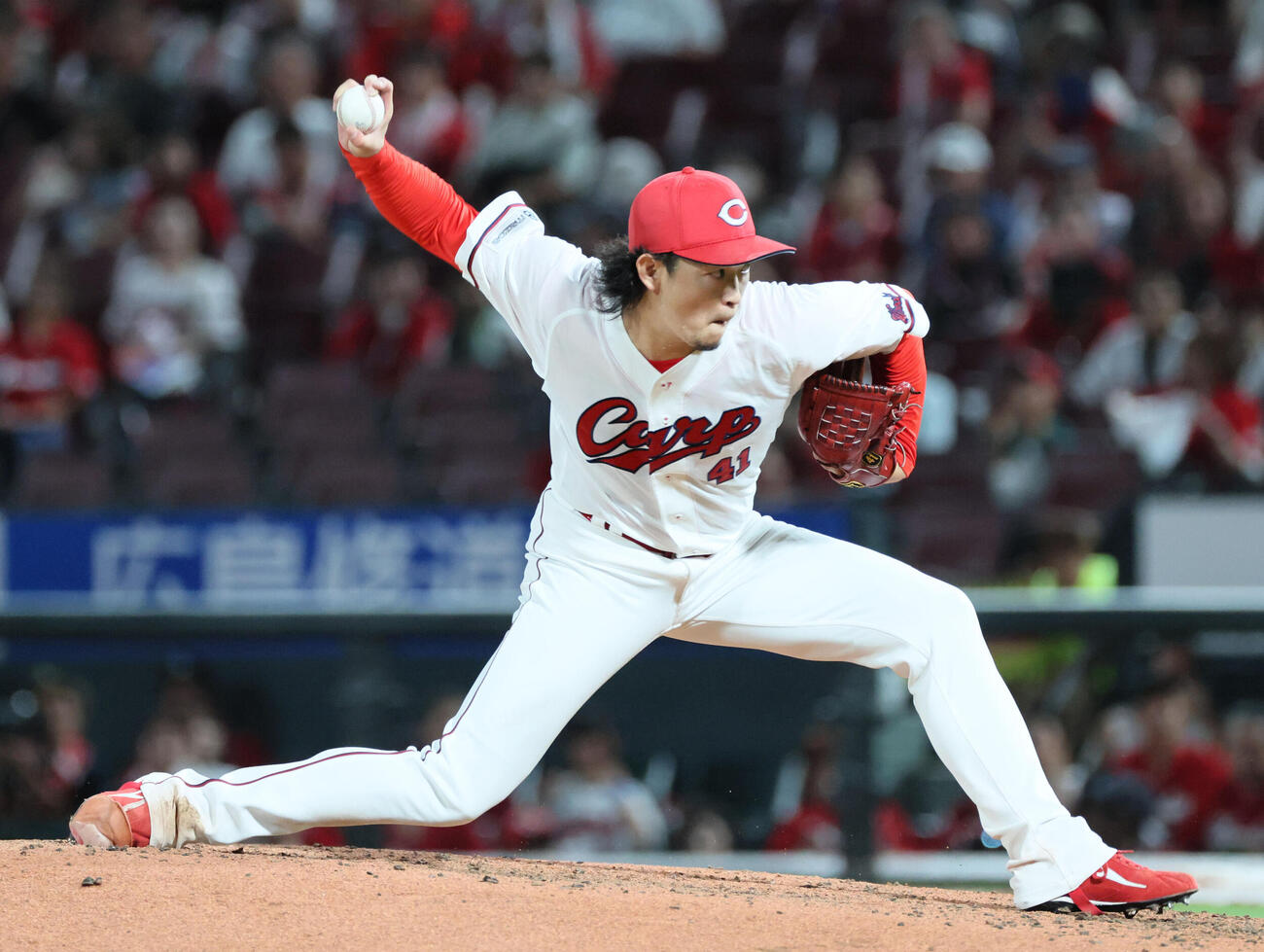 広島対中日　5回表中日、広島先発の鈴木健矢（撮影・加藤孝規）
