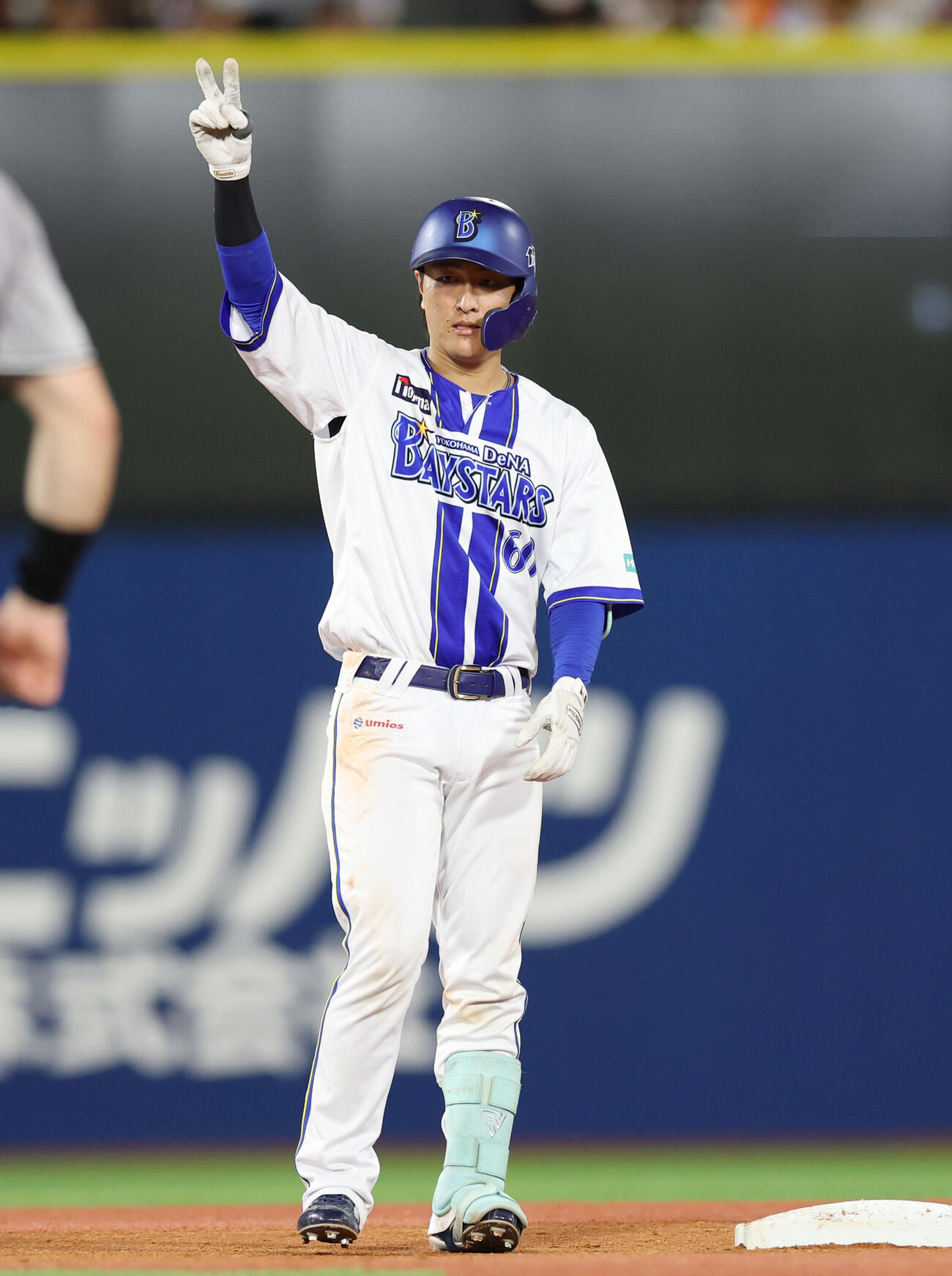 DeNA対巨人　7回裏DeNA2死、二塁打を放ちポーズをする古市尊（撮影・増田悦実）