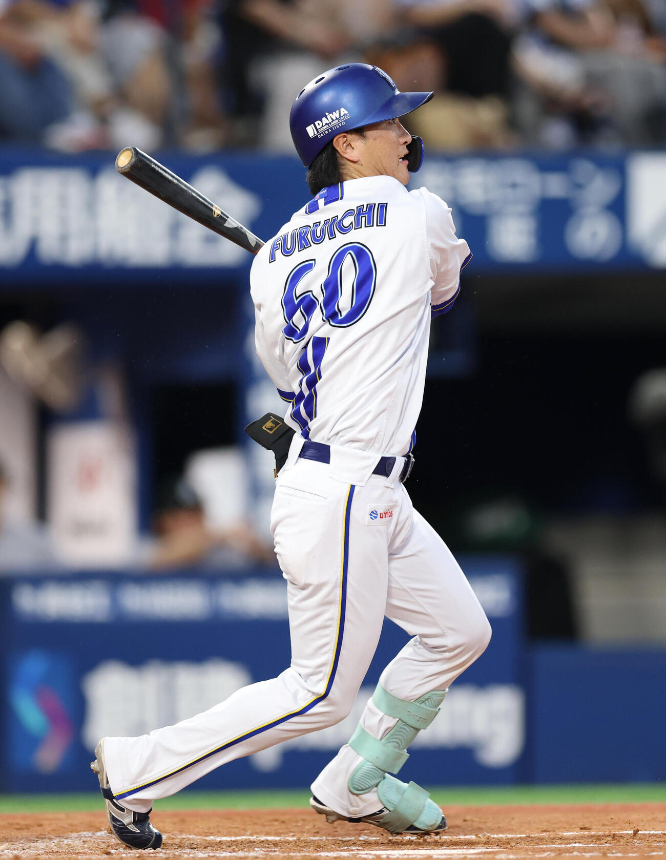 DeNA対巨人　2回裏DeNA1死、安打を放つ古市尊（撮影・増田悦実）