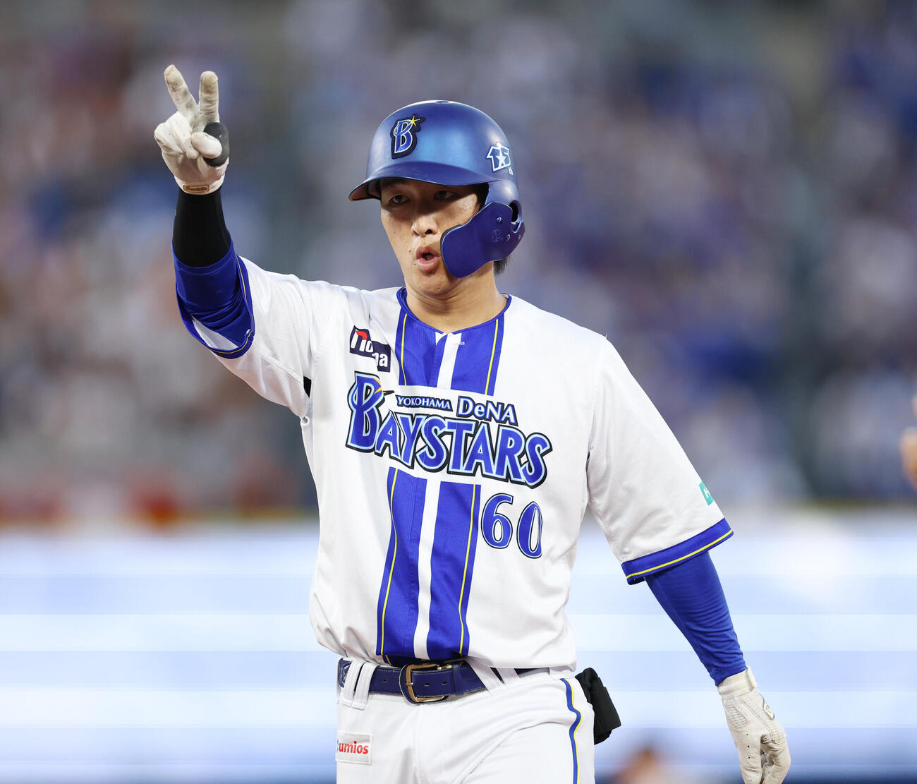 DeNA対巨人　2回裏DeNA1死、安打を放ちポーズをする古市尊（撮影・増田悦実）